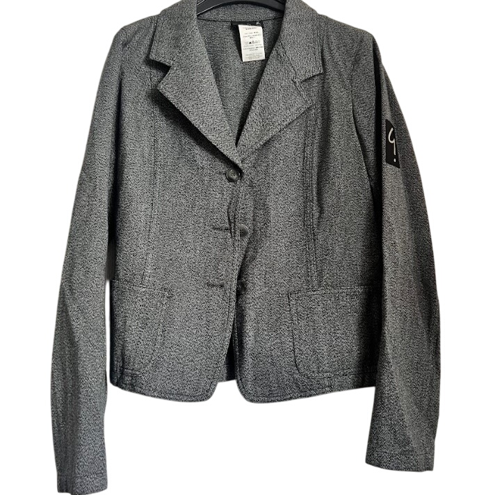 Acheter Veste tailleur grise Agnès B Femme - T.40 Très bon état - 48,00 € Veste tailleur grise Agnès B Femme - T.40 Très bon état - reconditionné disponible sur Label Emmaüs