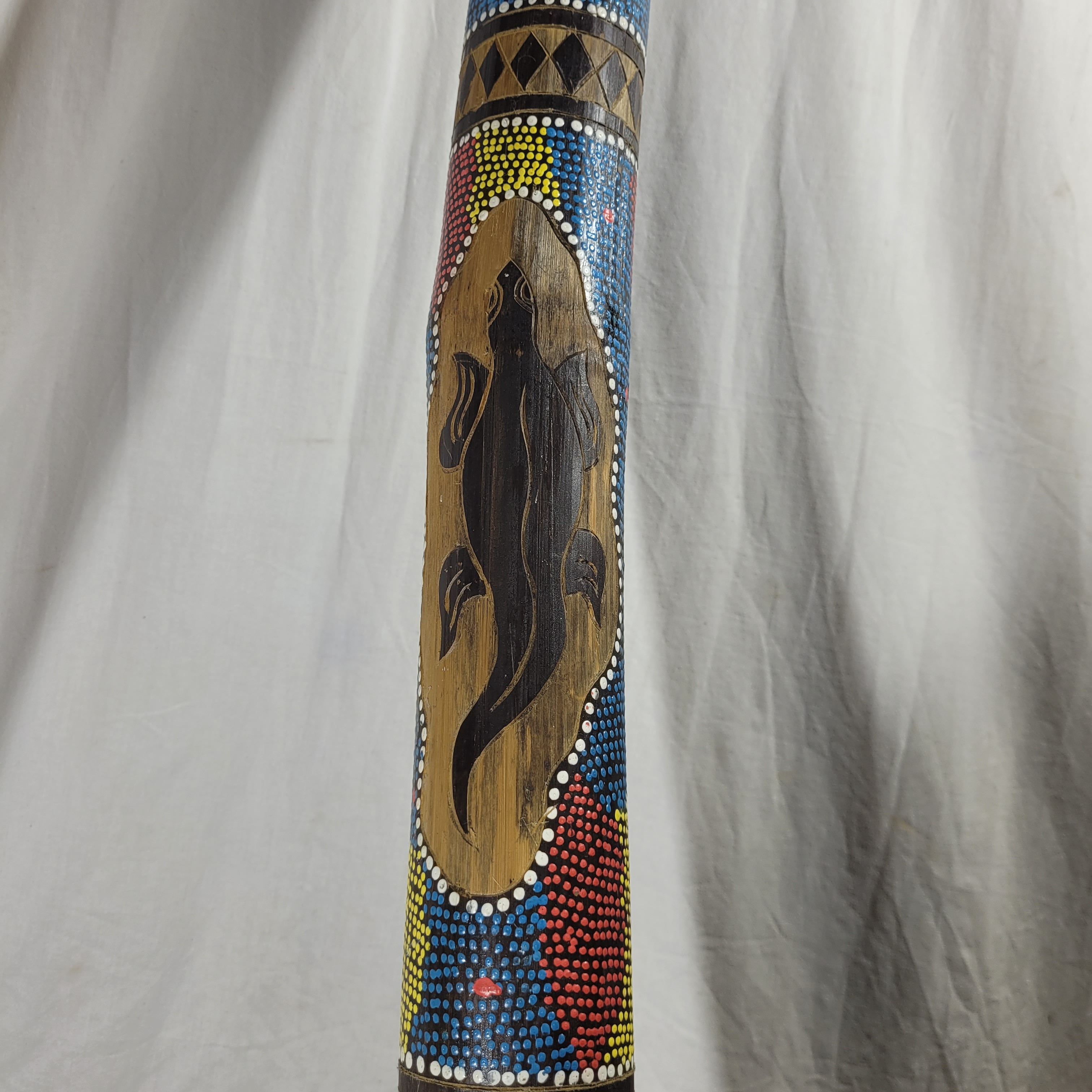 Grand didgeridoo aborigène en bois peint - 117 cm  - Vue 2 - 