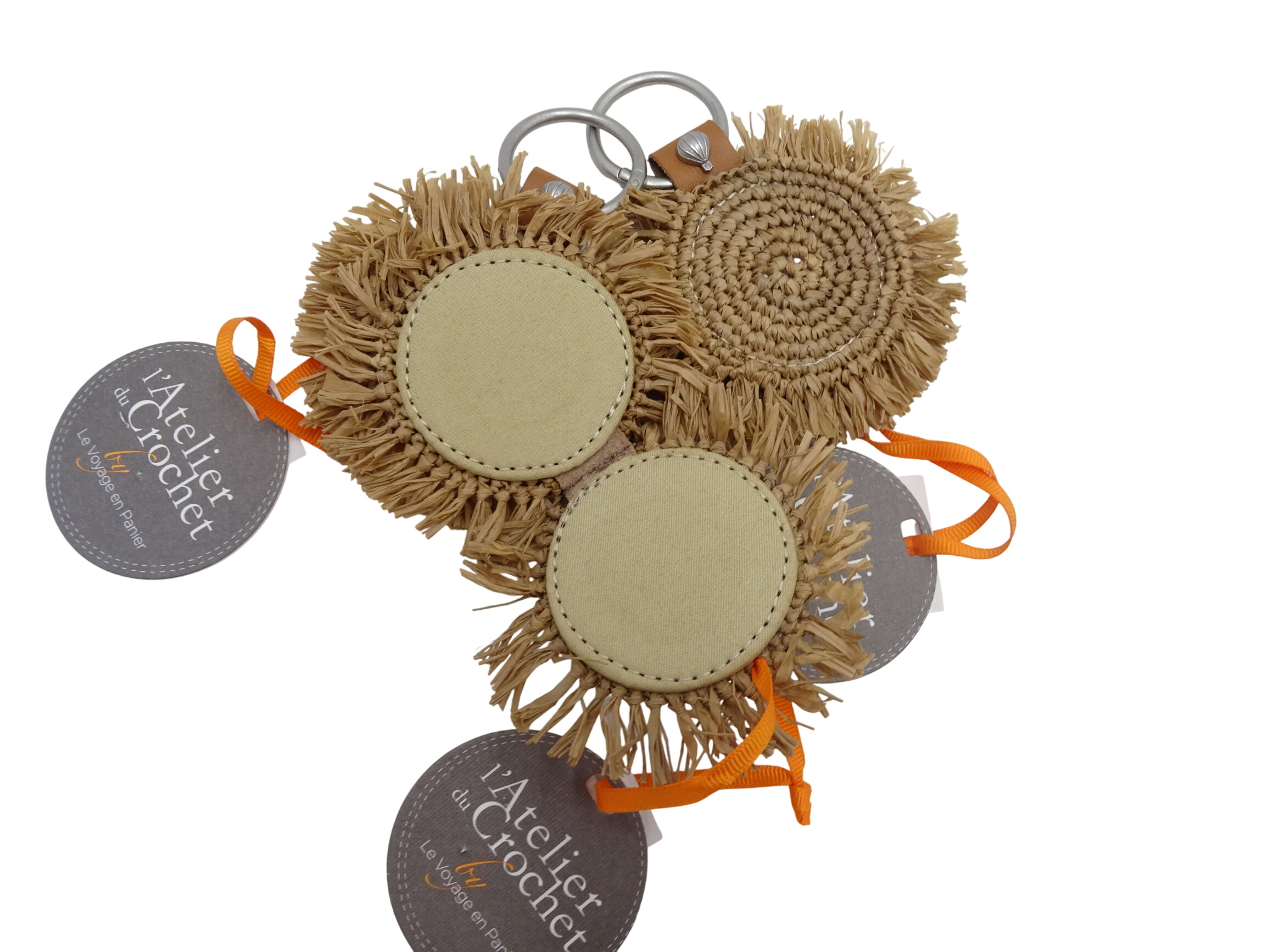 Acheter Pince à chapeau beige foncé "l'Atelier du Crochet" - 15,00 € Pince à chapeau beige foncé "l'Atelier du Crochet" - reconditionné disponible sur Label Emmaüs