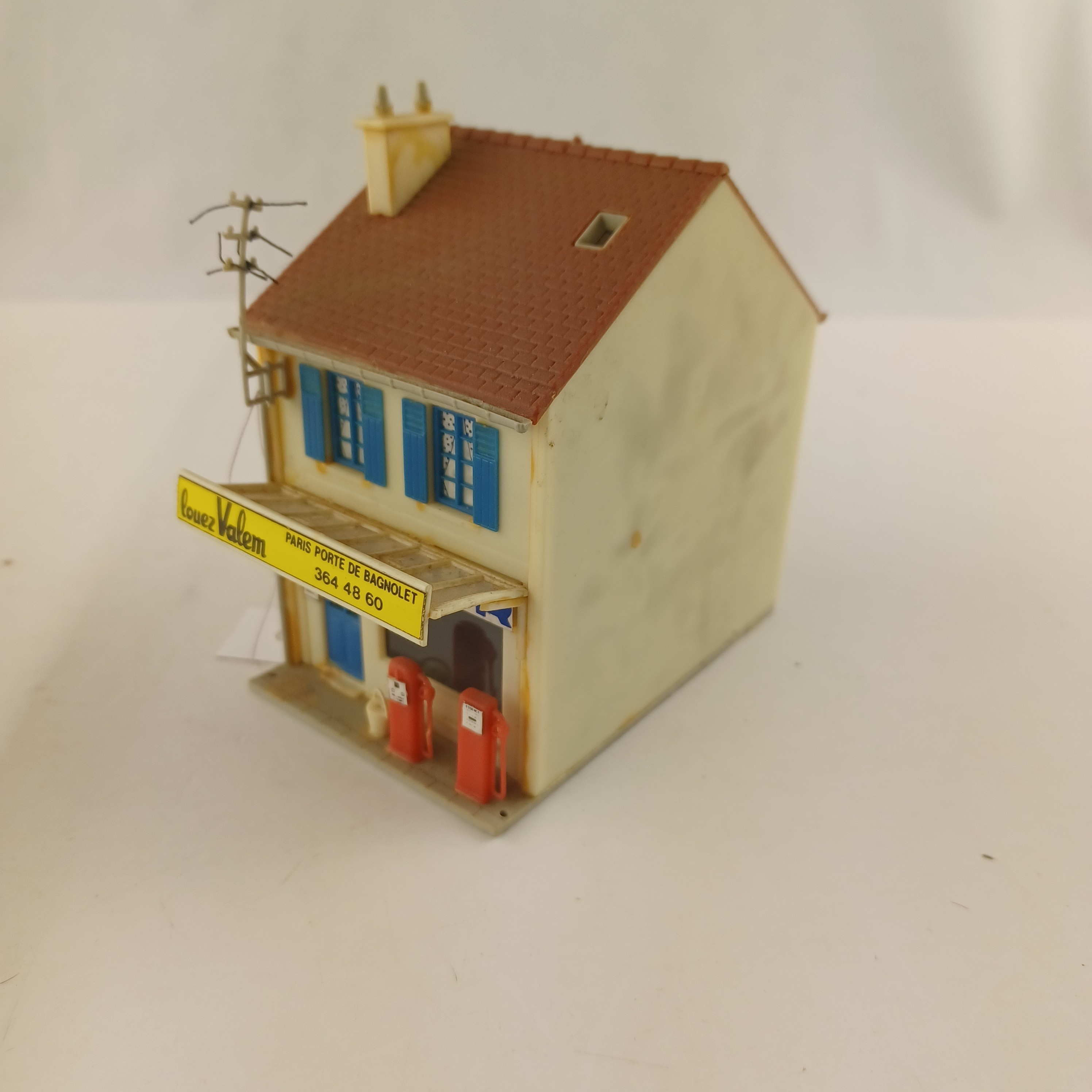 Voir photo 3 de Maquette de modélisme d'une pompe à essence Valem de Paris porte de Bagnolet de 6x10x9 cm Maquette de modélisme d'une pompe à essence Valem de Paris porte de Bagnolet de 6x10x9 cm Très bon état - Vue 3 -