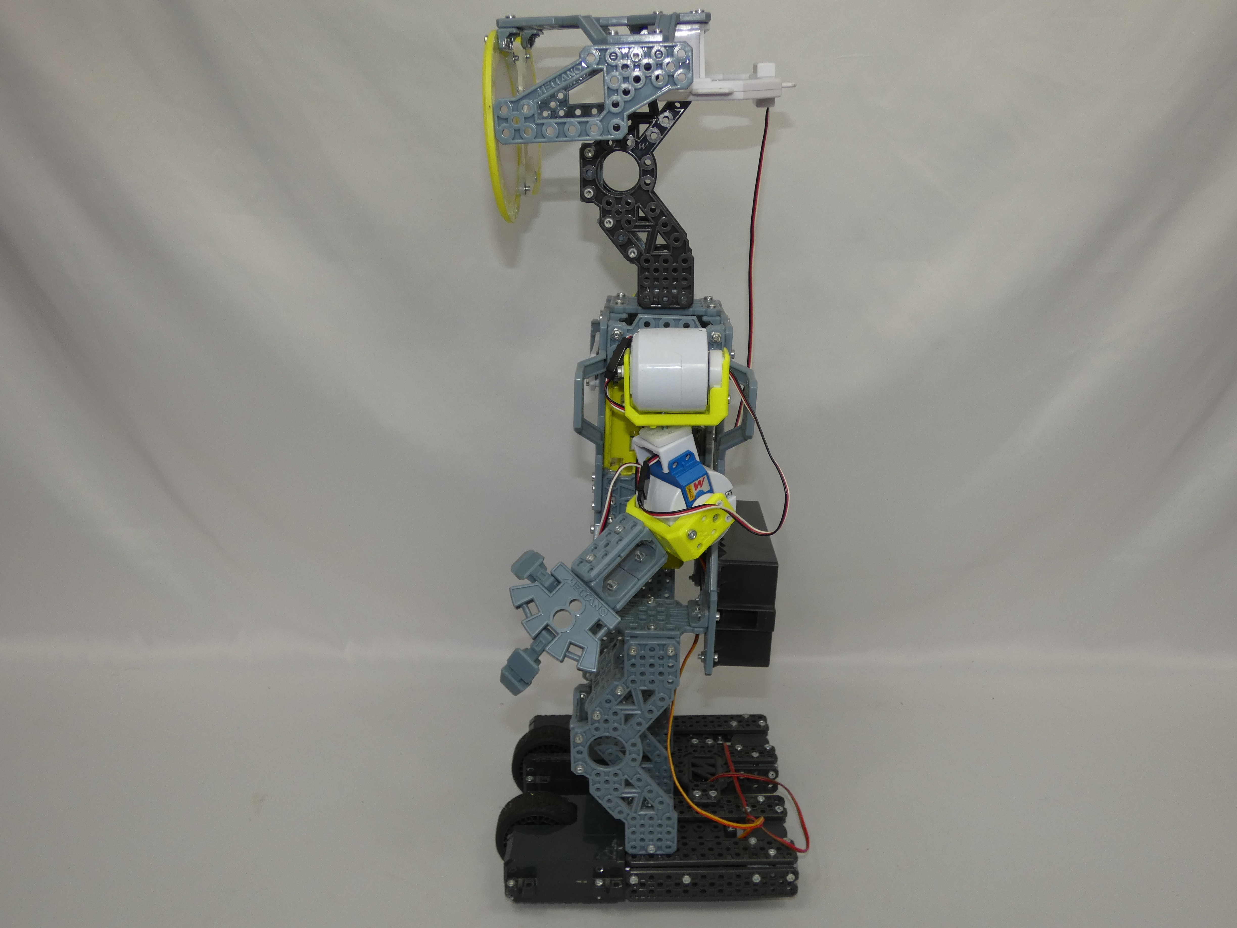 Voir photo 4 de Robot interactif Meccanoid G15 de chez MECCANO TECH Robot interactif Meccanoid G15 de chez MECCANO TECH Bon état - Vue 4 -