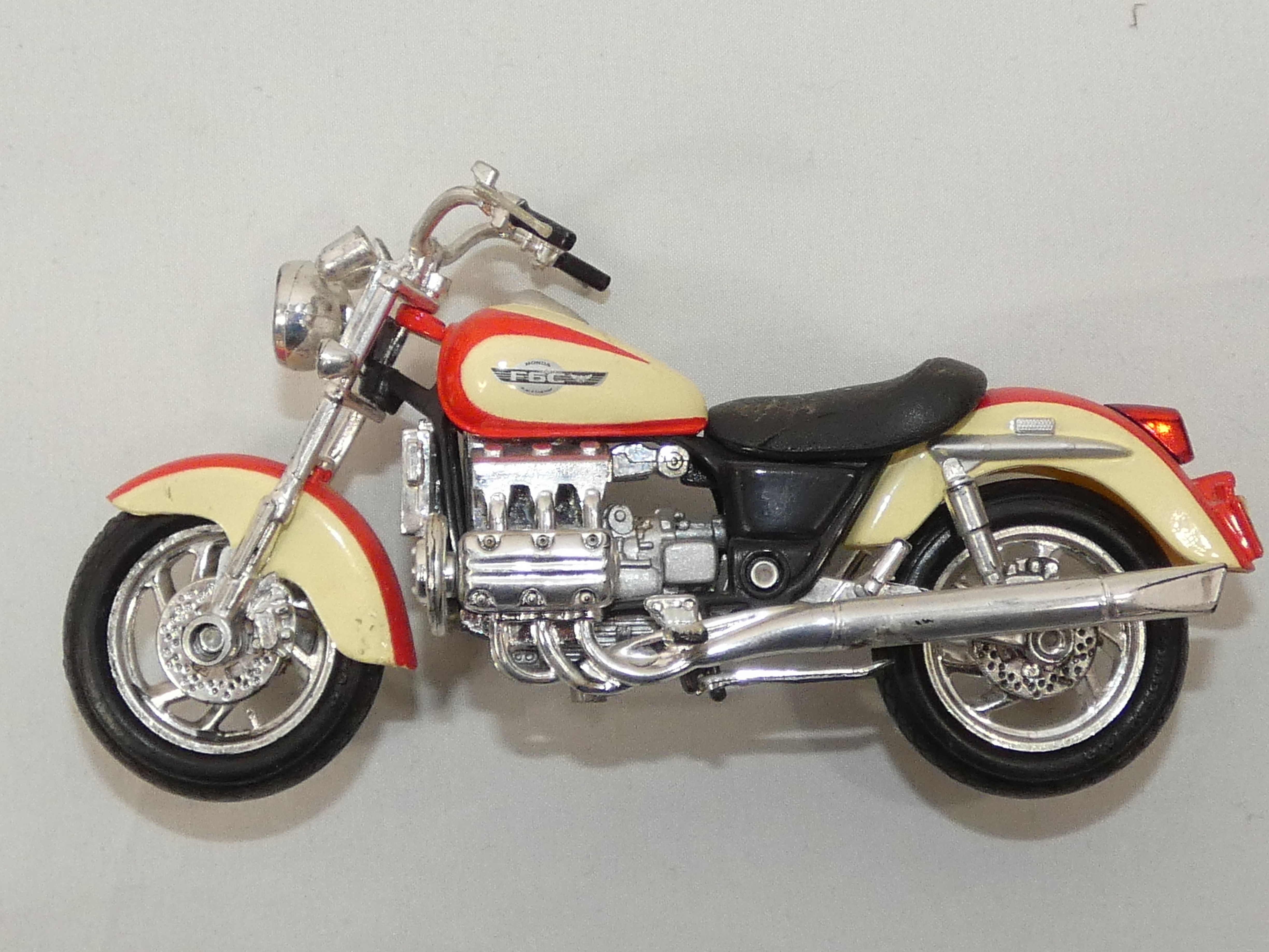 Lot de 4 motos miniatures MAISTO Bon état - Vue 2 - 