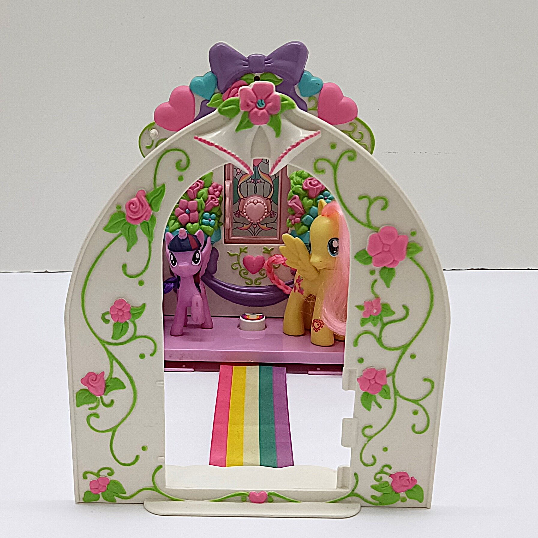 Voir photo 4 de Chapelle My Little Pony avec décor floral et deux figurines de remplacement Chapelle My Little Pony avec décor floral et deux figurines de remplacement Bon état - Vue 4 -