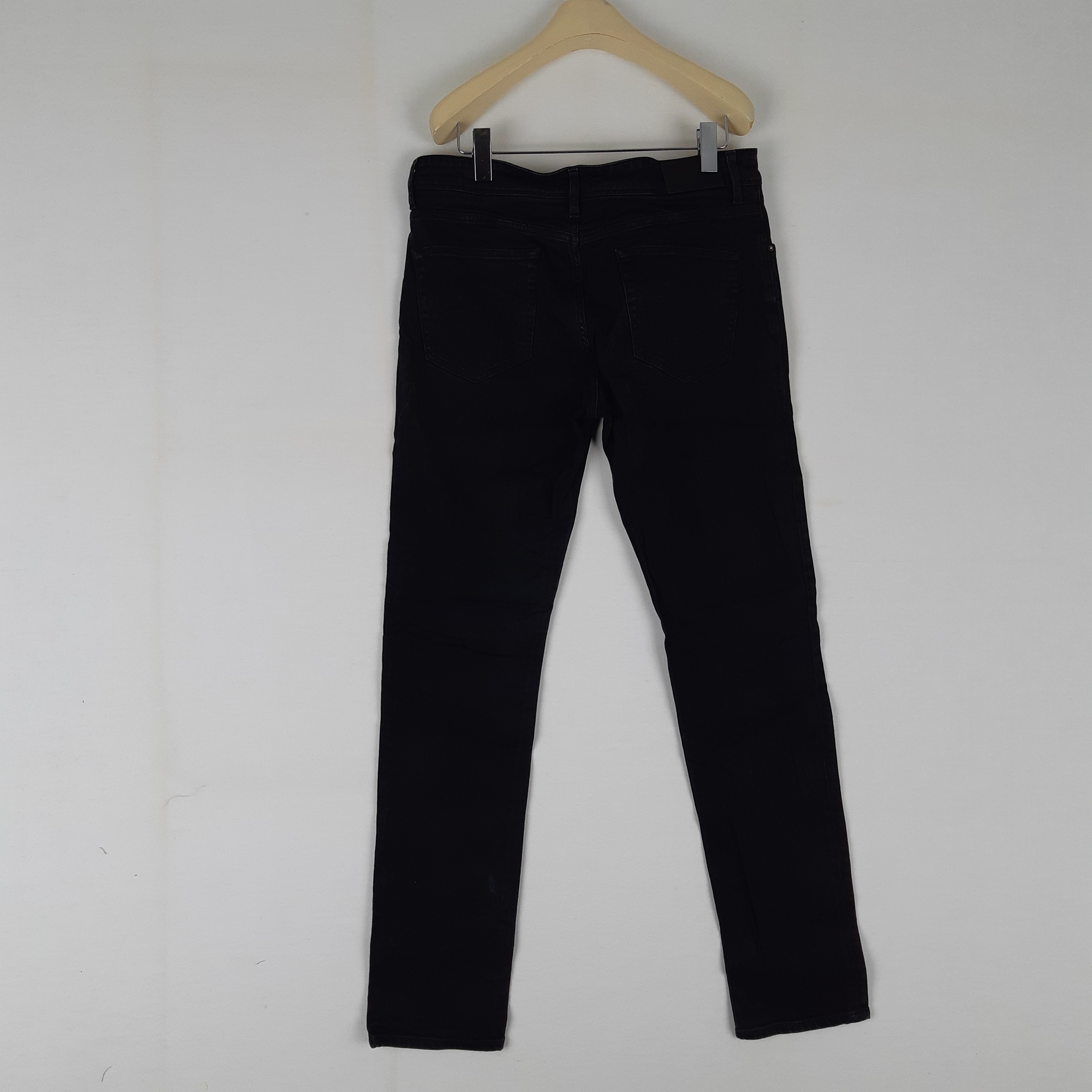Voir photo 4 de Galeries Lafayette - Jean coton noir - Taille 32/34 mesures 45 cm Longueur= 102 cm Galeries Lafayette - Jean coton noir - Taille 32/34 mesures 45 cm Longueur= 102 cm - Vue 4 -
