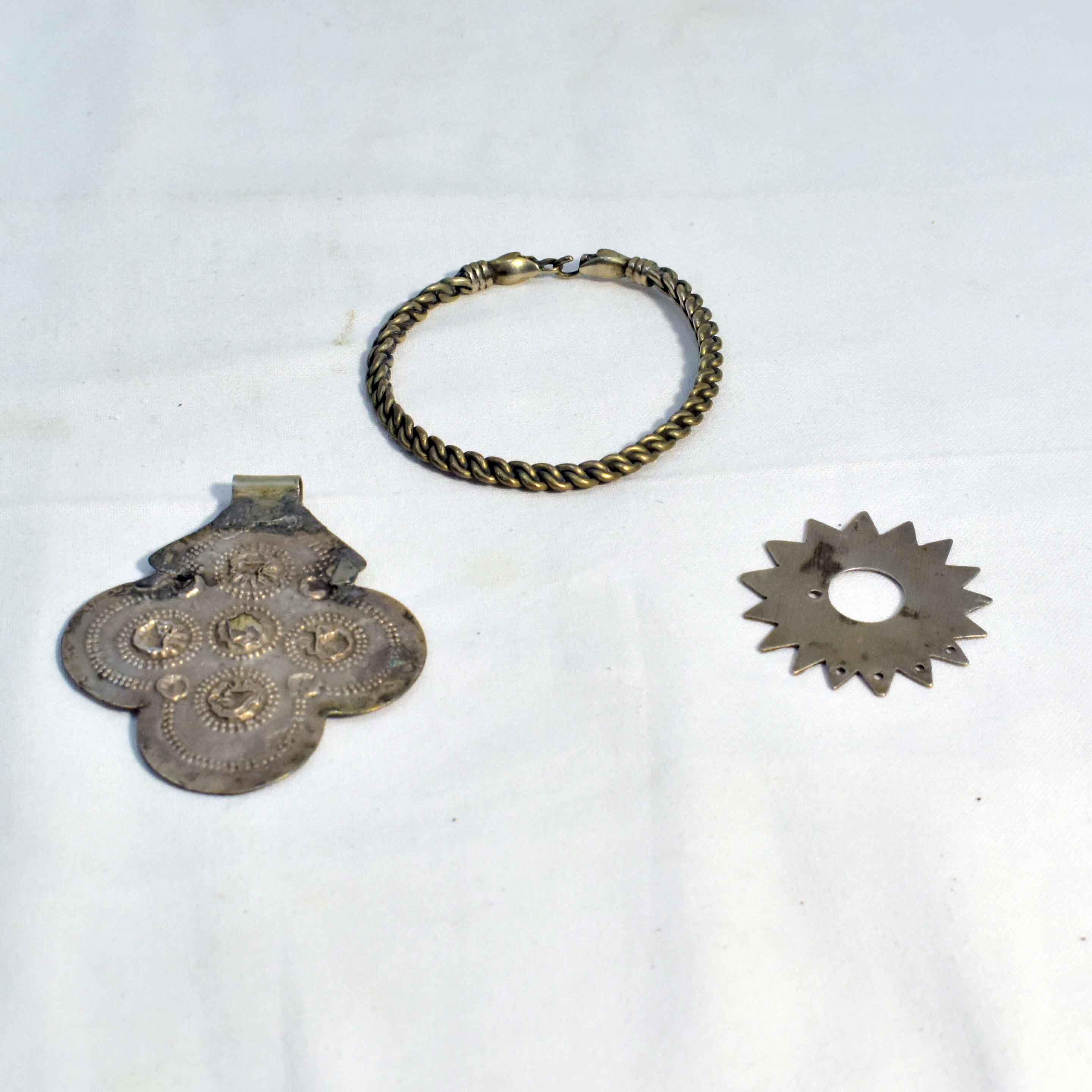 Lot de Bijoux Berbères Anciens - Pate de Verre & Métal Argenté Bon état - Vue 2 - 
