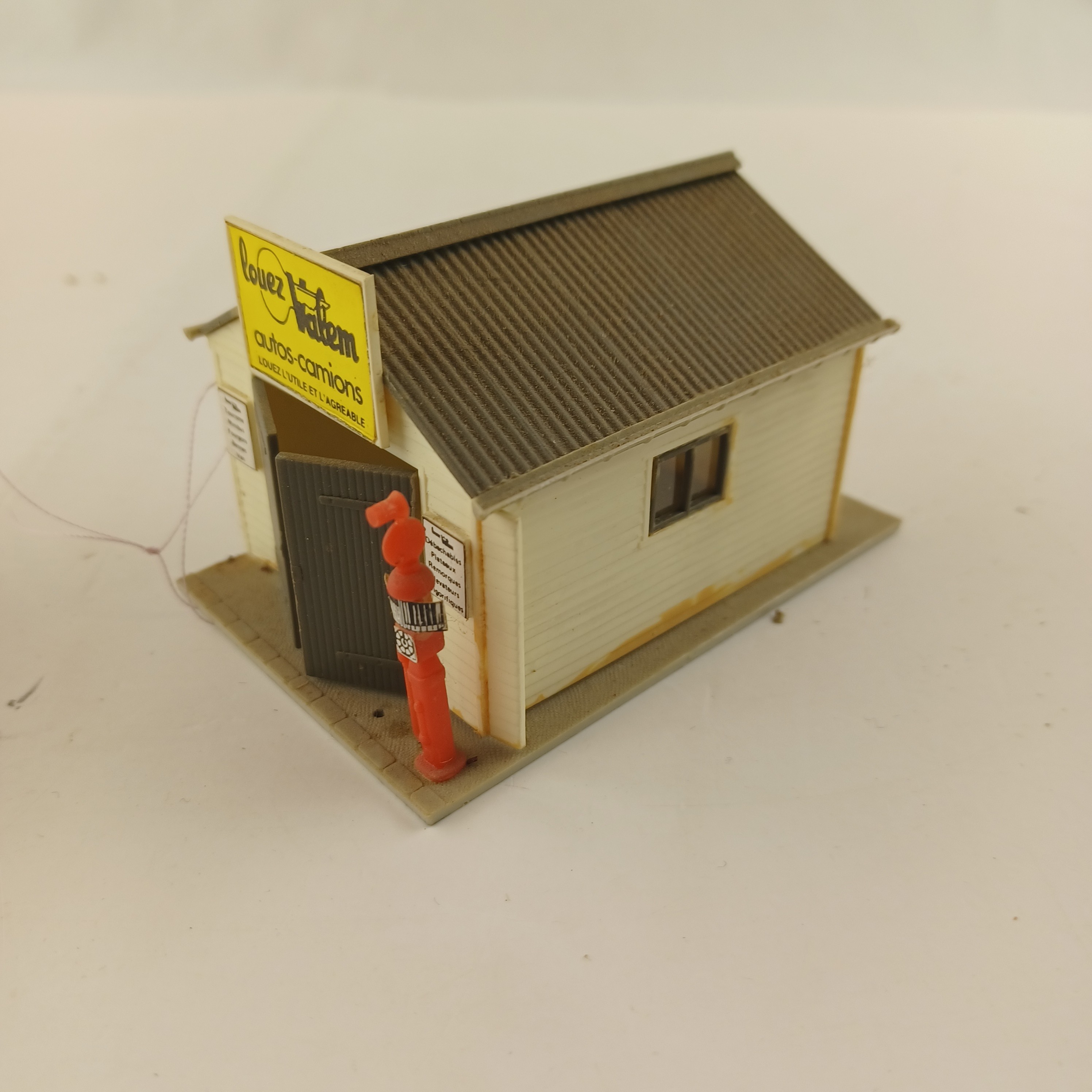 Maquette de modélisme de garage Louez Valem en plastique de 6x9x5 cm Très bon état - Vue 4 - 