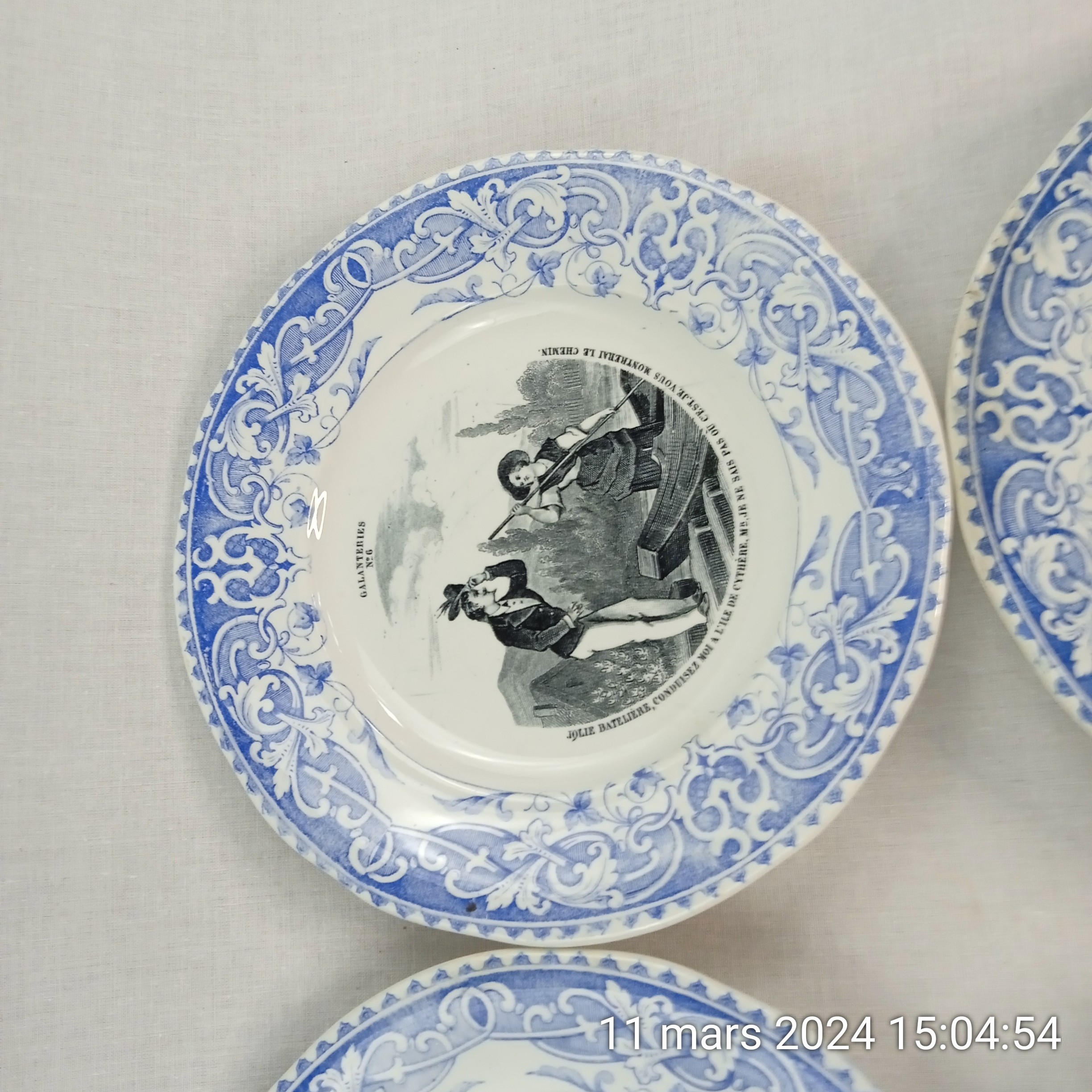 Assiette Ancienne Creil & Montereau – Jeanne D'Arc – XIXe (1834) – Petits Défauts