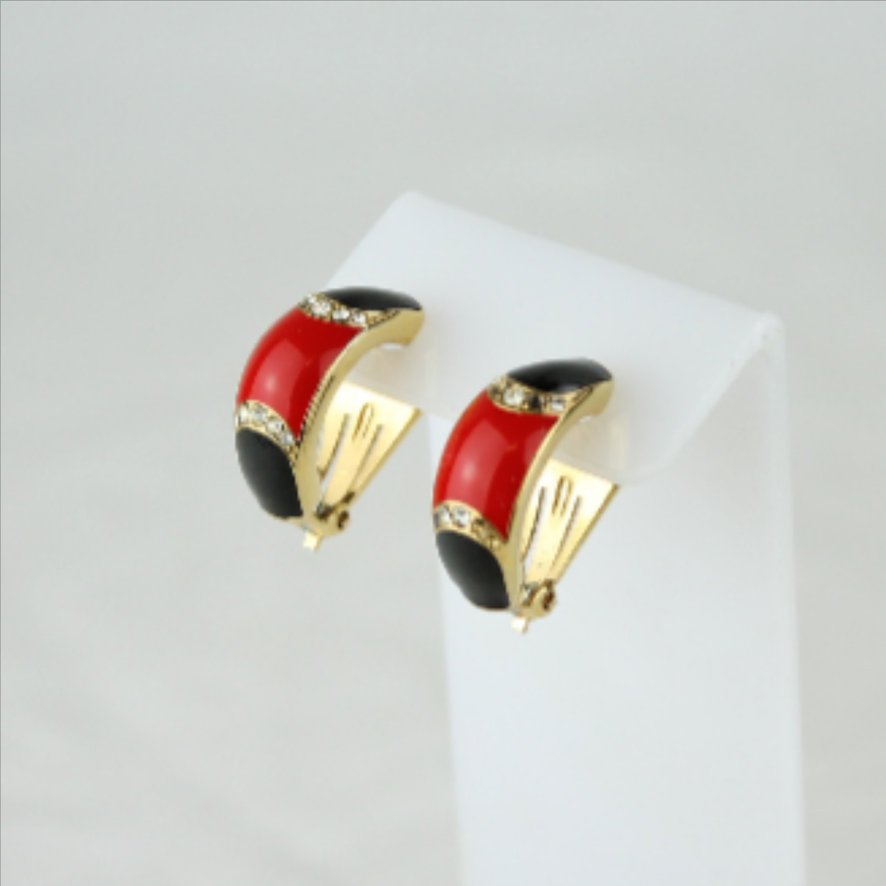 Voir photo 2 de Boucles d'oreilles Clip Vintage Boucles d'oreilles Clip Vintage Bon état - Vue 2 -