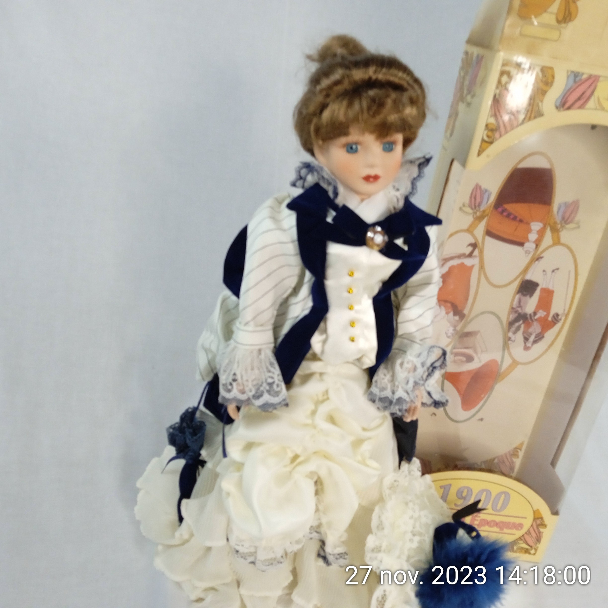 Ancienne Poupée de marque "La belle époque 1900" en porcelaine dans son coffret - Très bon état - Photo 2