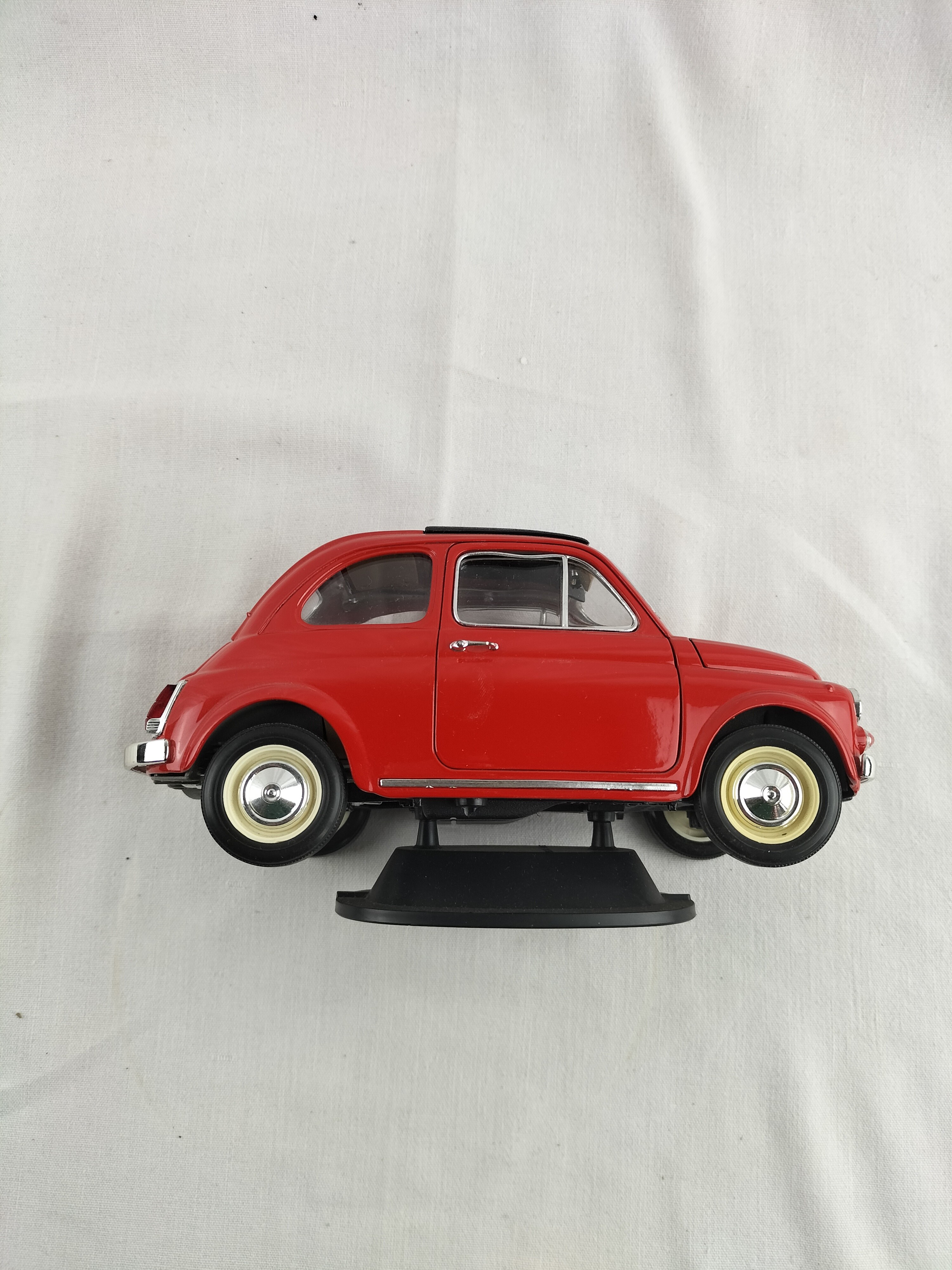 Voir photo 9 de Lot de 8 voitures miniatures de collection – Ferrari, Porsche, Mustang, Cadillac, Corvette Lot de 8 voitures miniatures de collection – Ferrari, Porsche, Mustang, Cadillac, Corvette Bon état - Vue 9 -