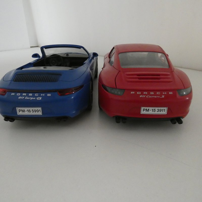 Voir photo 3 de Lot 2 voitures miniatures Playmobil Porsche L = 26 cm Lot 2 voitures miniatures Playmobil Porsche L = 26 cm État correct - Vue 3 -