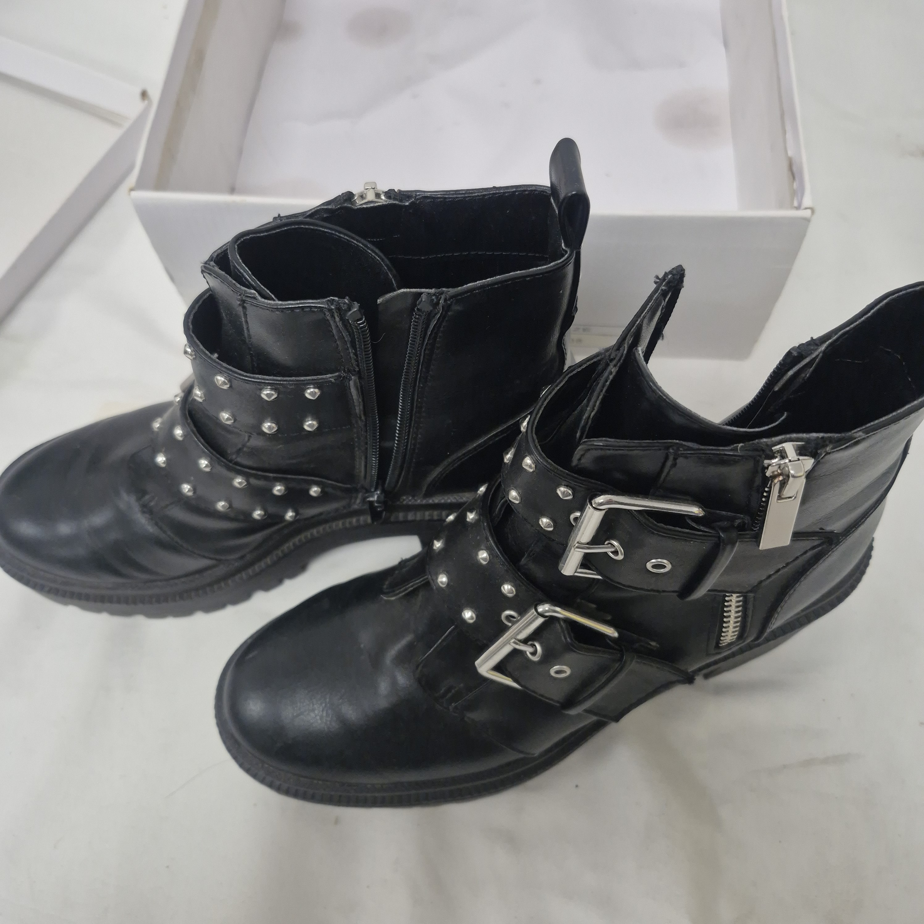 Bottines boucles semelle épaisse - Stradivarius- Taille 37 - Photo 2