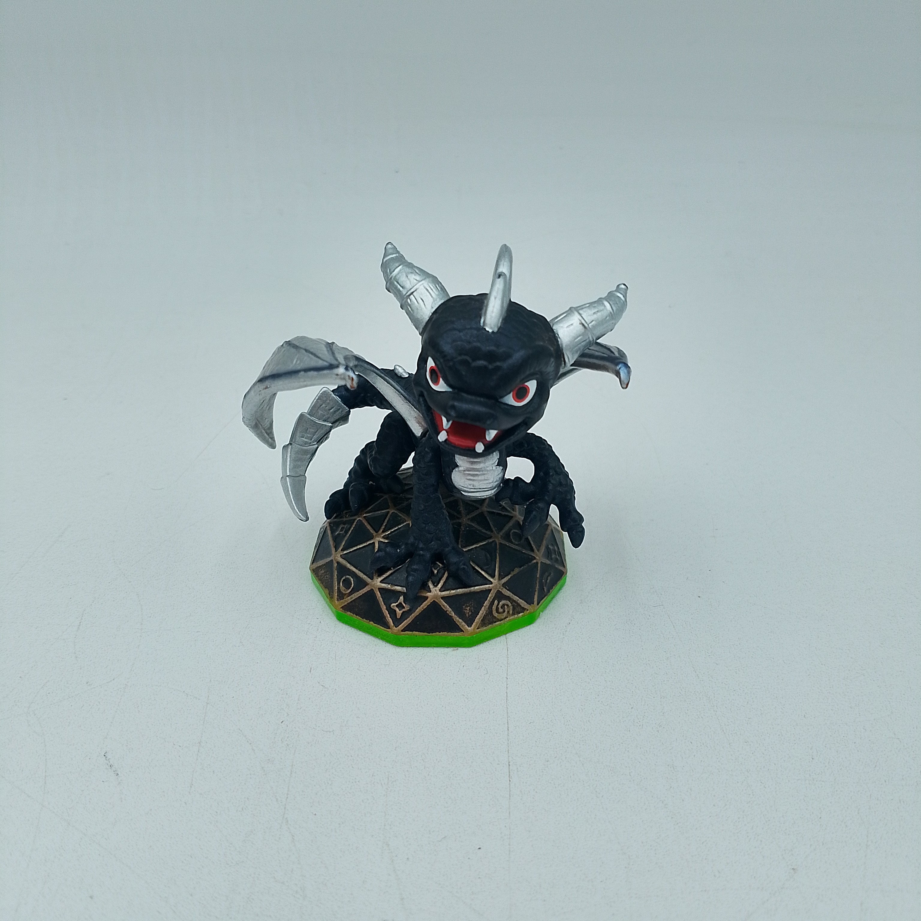 Voir photo 5 de Coffret Skylanders Giants Wii + Portail + 14 figurines dont Dark Spyro Coffret Skylanders Giants Wii + Portail + 14 figurines dont Dark Spyro Bon état - Vue 5 -