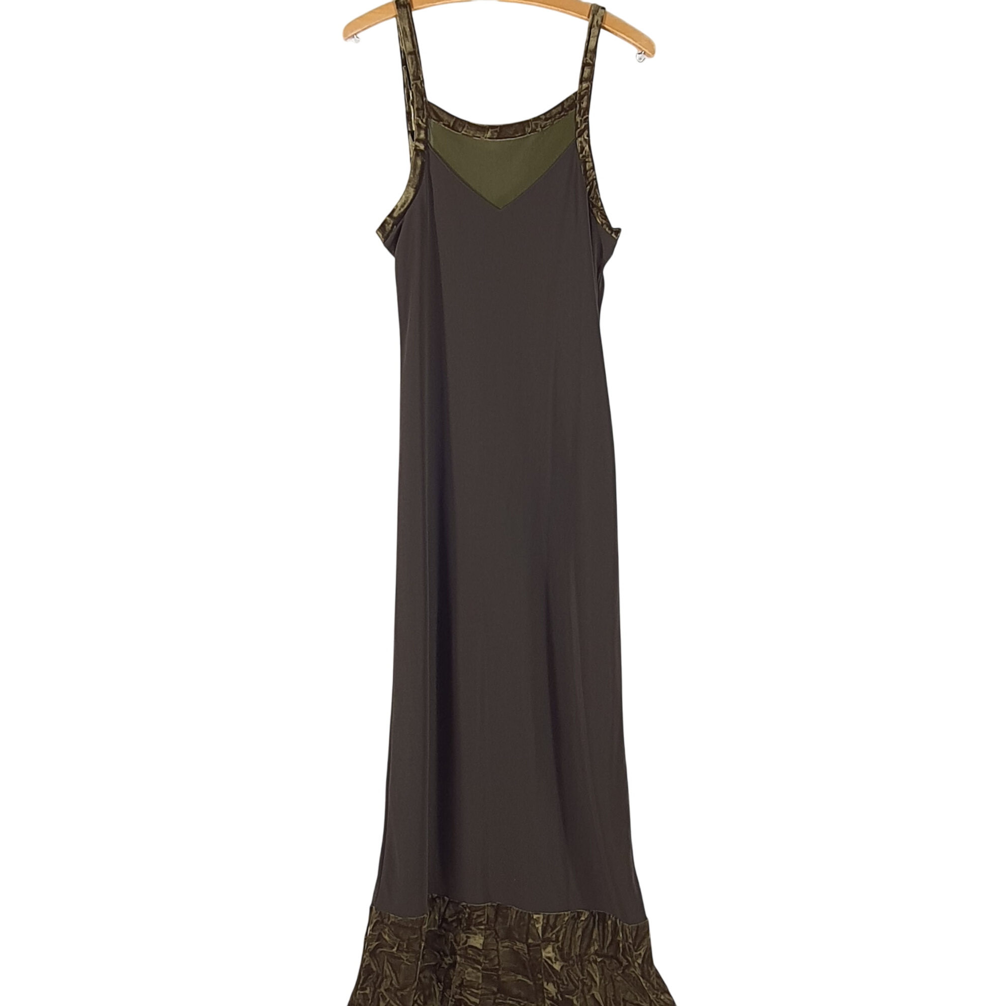 Acheter Robe longuen verte - La petite Française - TU Très bon état - 20,00 € Robe longuen verte - La petite Française - TU Très bon état - reconditionné disponible sur Label Emmaüs