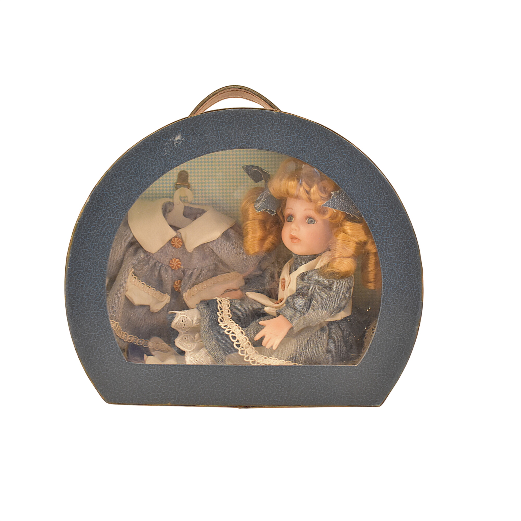 Poupée boîte d’origine Très bon état -  reconditionné disponible sur Label Emmaüs