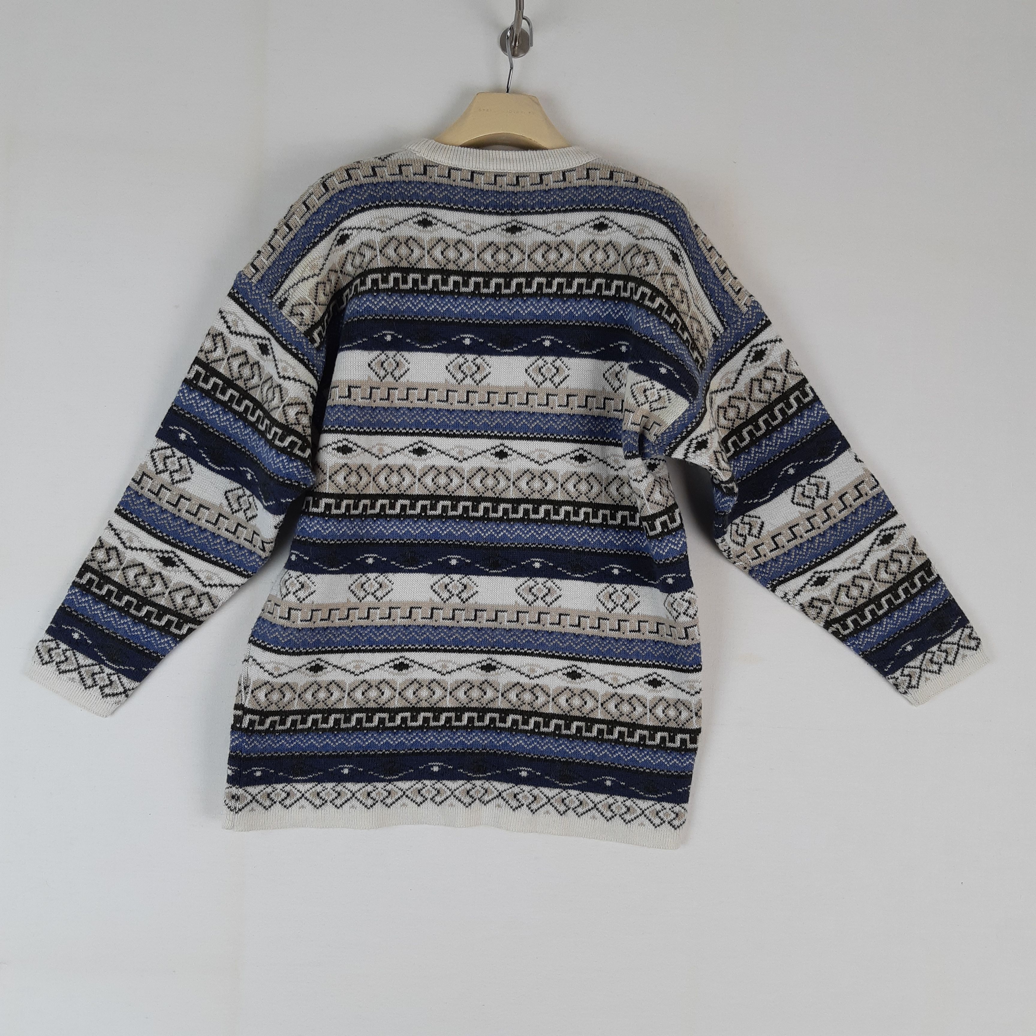 Sans Marque - Pull maille motif jacquard - Taille 1 mesures Carrure= 59 cm Poitrine= 52 cm Longueur= 71 cm  - Vue 4 - 