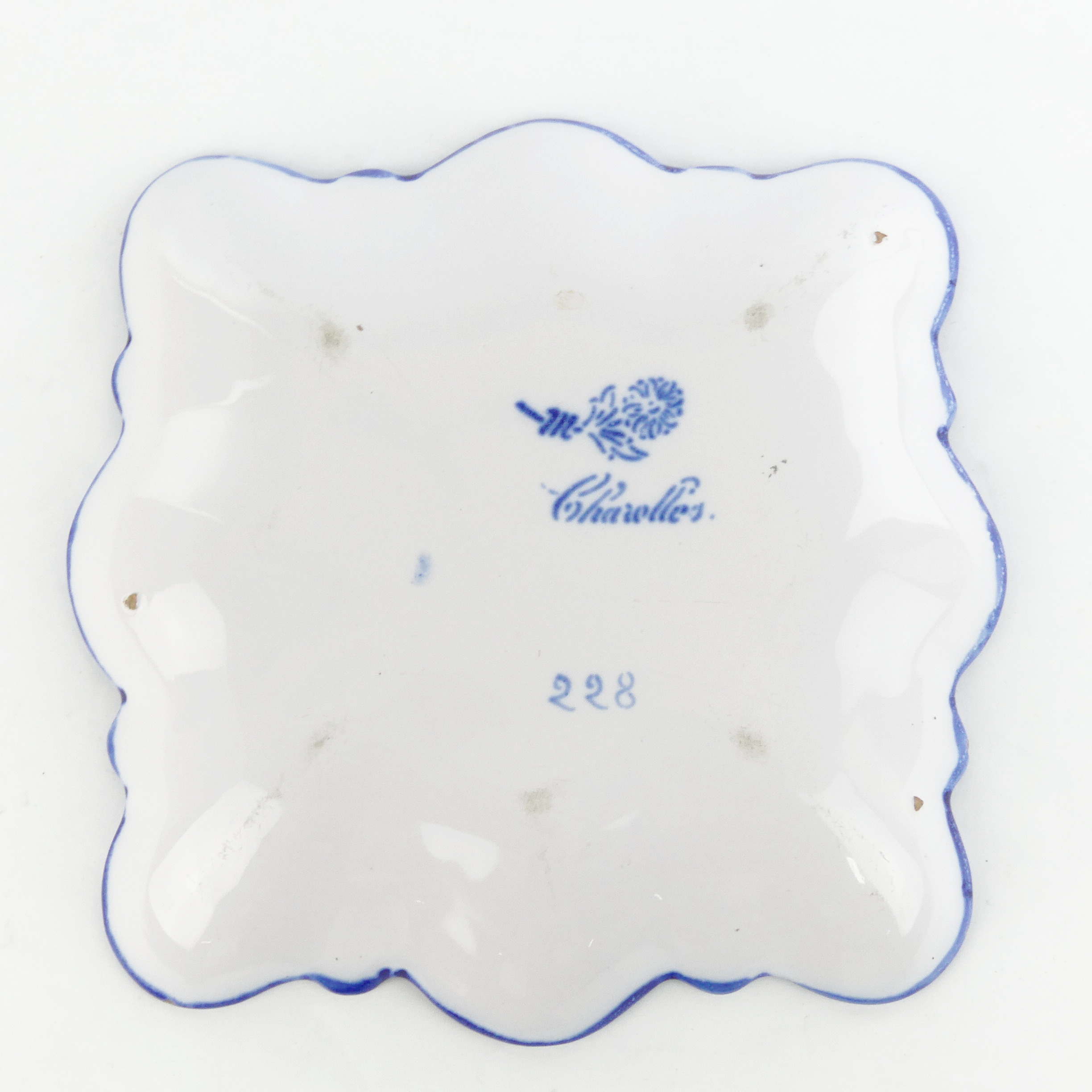 Ancien plat carré festonné en faïence de Charolles Bon état - Vue 6 - 