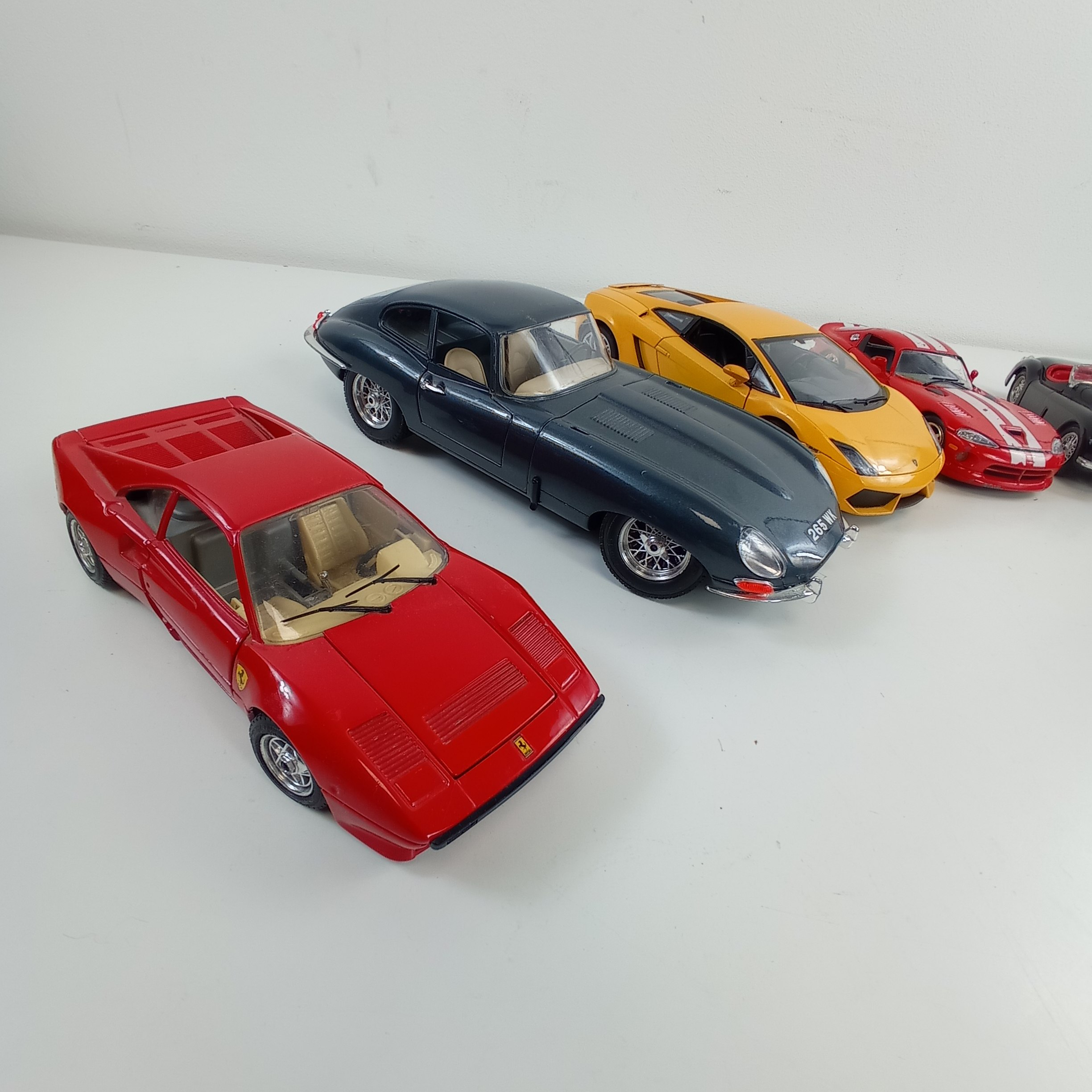 Modèles réduits de 7 voitures de collection marques Burago, Rastar, Maisto Bon état - Vue 2 - 