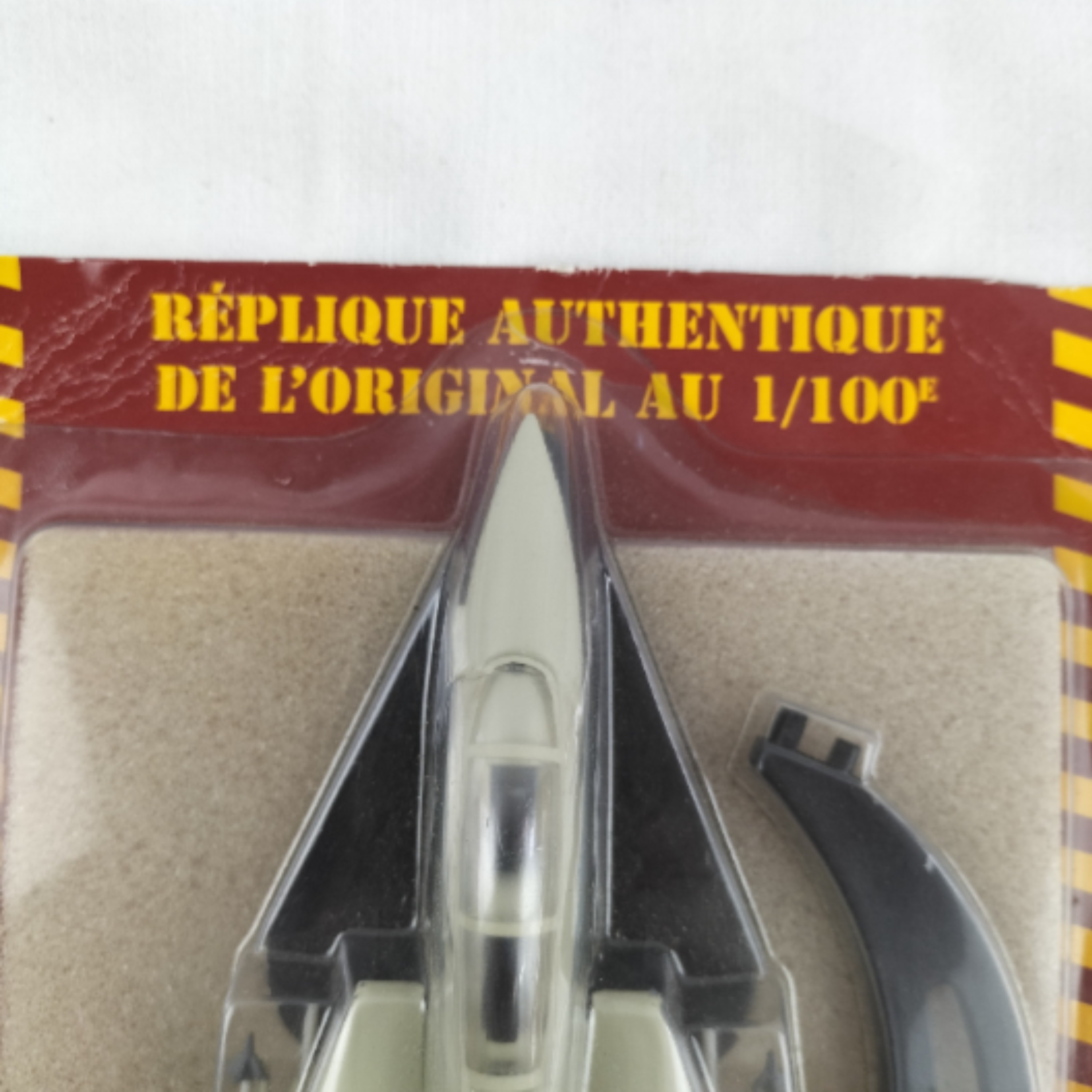 Voir photo 11 de Lot de 2 avions de chasse F-14 Tomcat – Modèles de collection en métal et plastique Lot de 2 avions de chasse F-14 Tomcat – Modèles de collection en métal et plastique Comme neuf - Vue 11 -