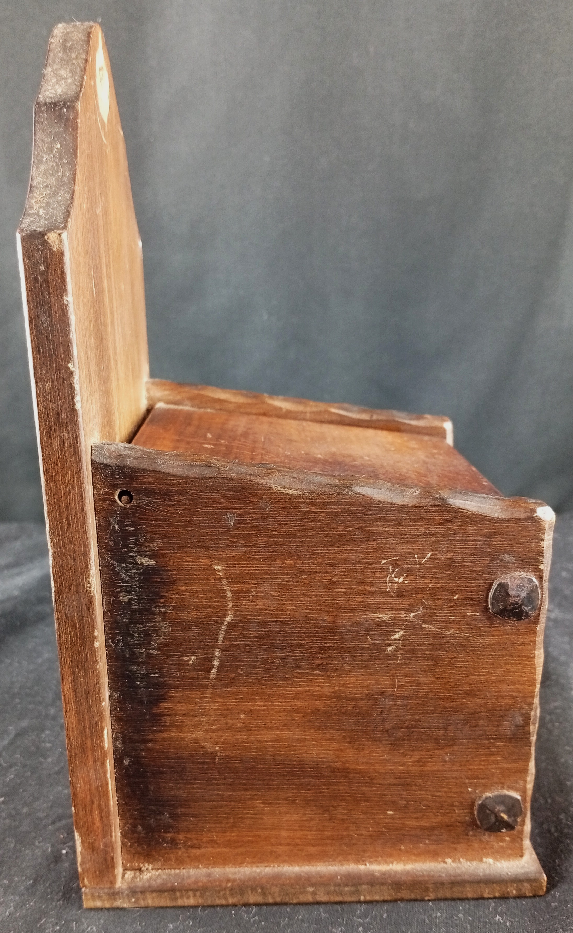 Jolie boite pour allumettes en bois avec son couvercle, celle-ci peut très bien s'accrocher au mur, gravé d'un épis de blé - Photo 2