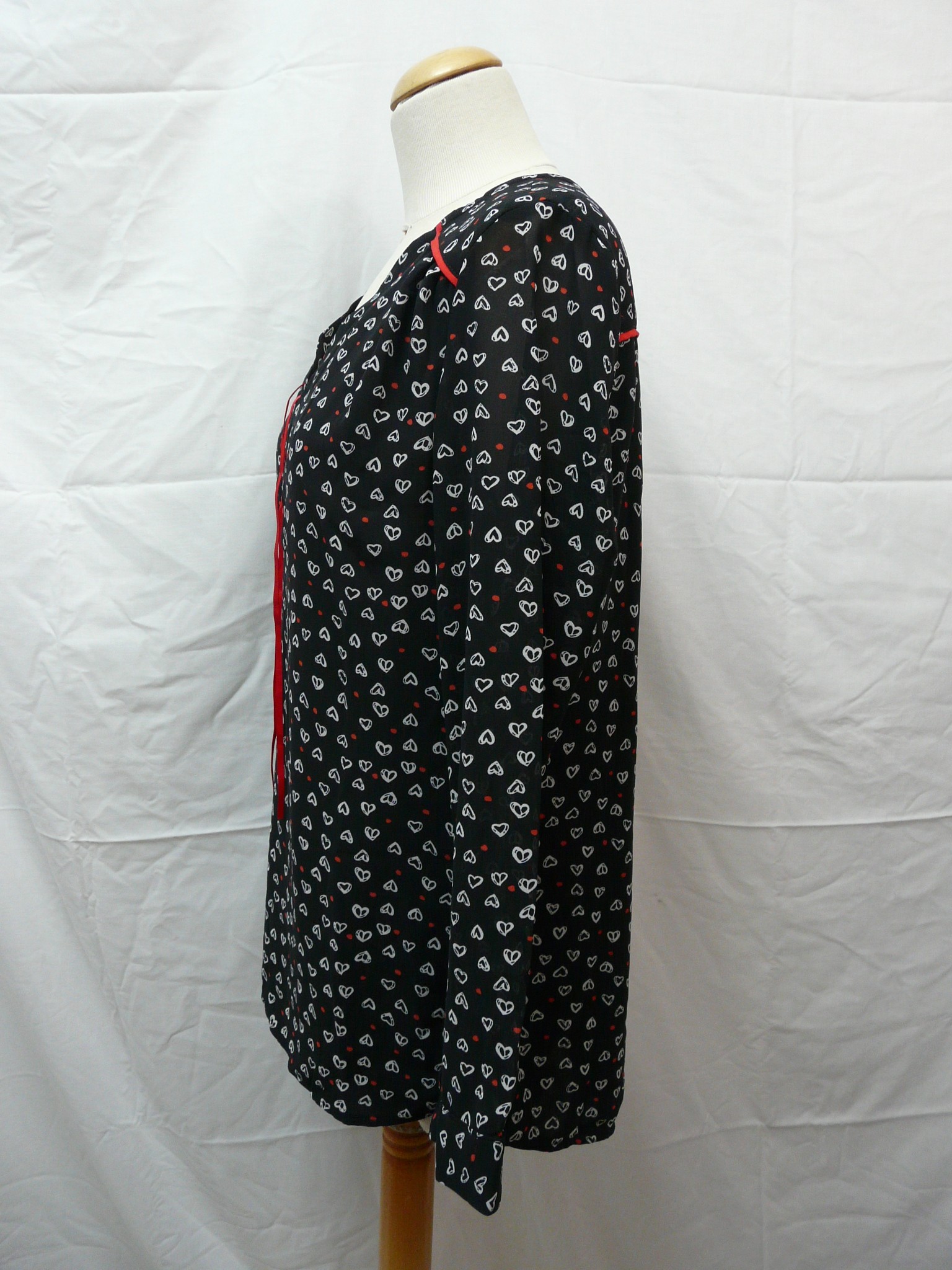 Voir photo 4 de HF51 - Blouse à motifs "cœurs" - L33 - Taille 5 (2XL) HF51 - Blouse à motifs "cœurs" - L33 - Taille 5 (2XL) Comme neuf - Vue 4 -