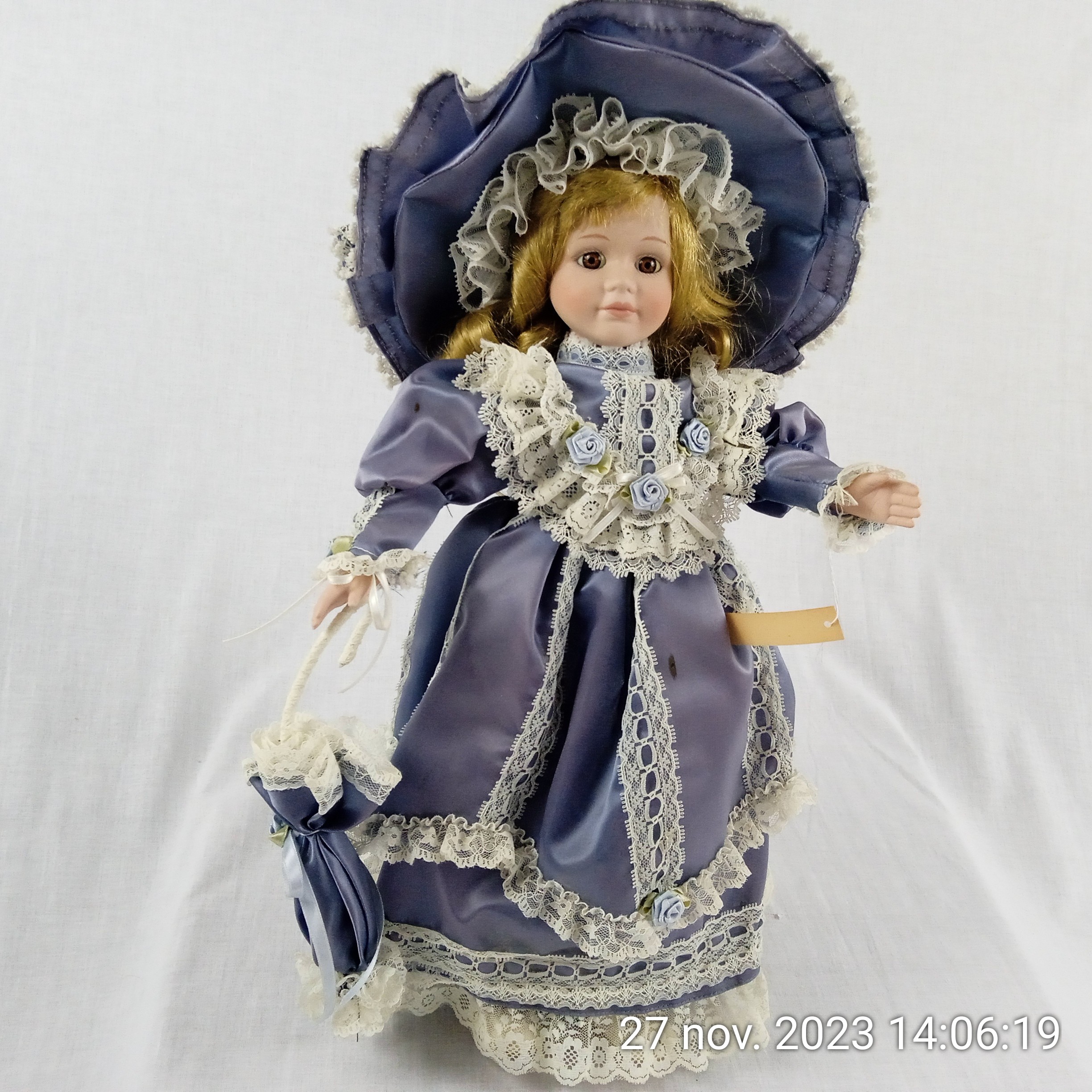 Ancienne poupée Christel en porcelaine  - Photo 0