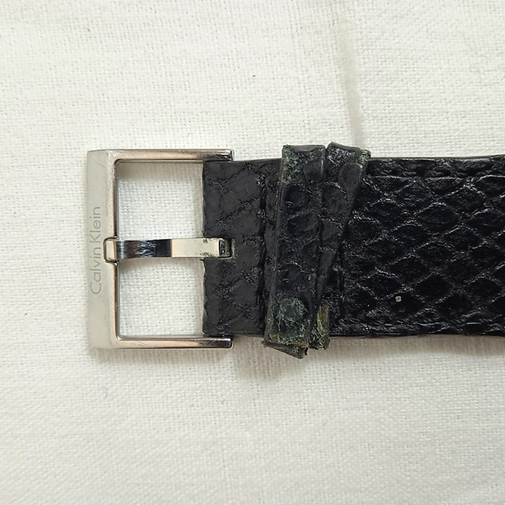 Voir photo 10 de Montre quartz femme "Calvin Klein" d'occasion Montre quartz femme "Calvin Klein" d'occasion État correct - Vue 10 -