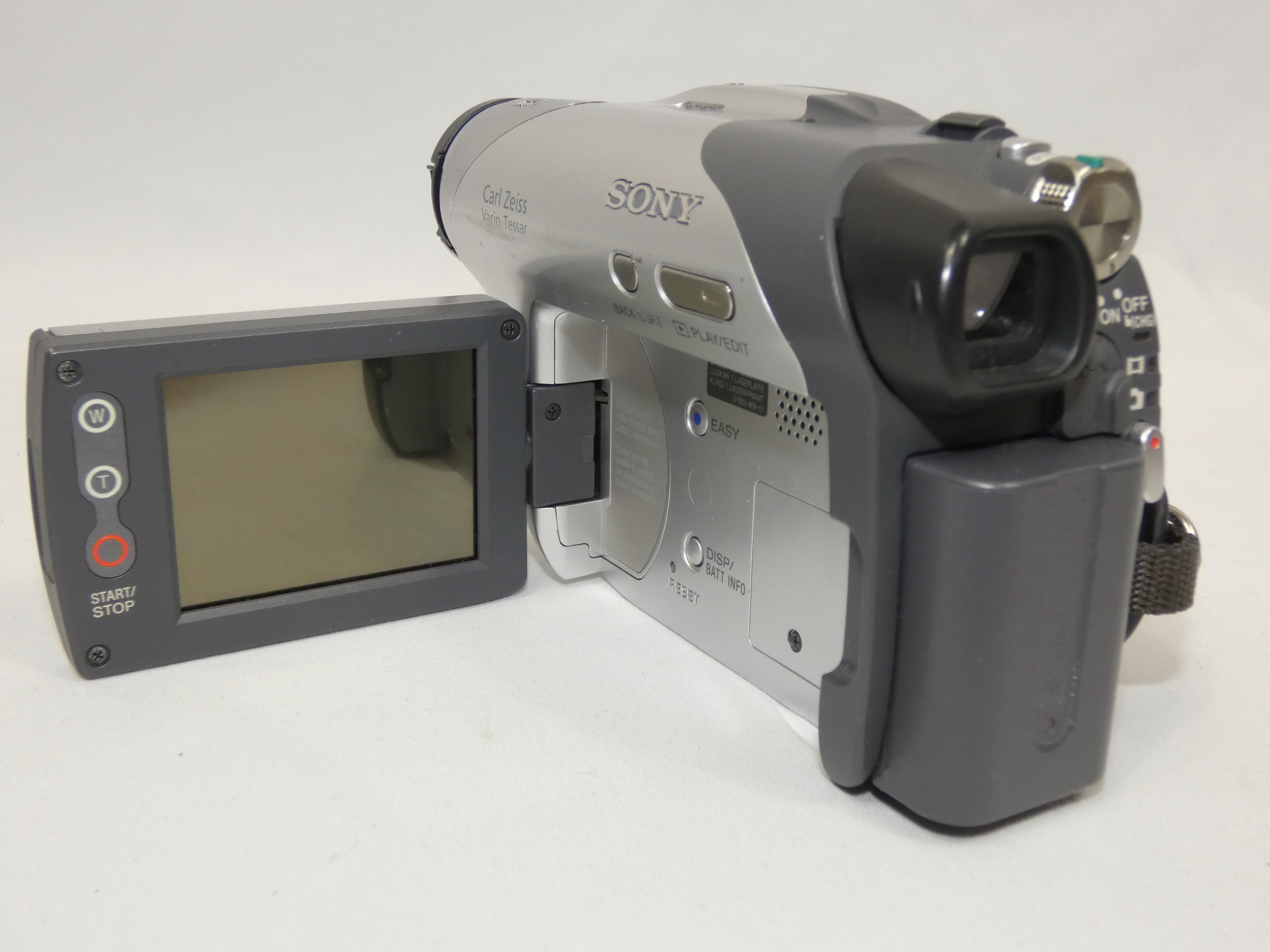 Camescope SONY DCR-DVD105 E (pour pièces) Bon état - Vue 2 - 