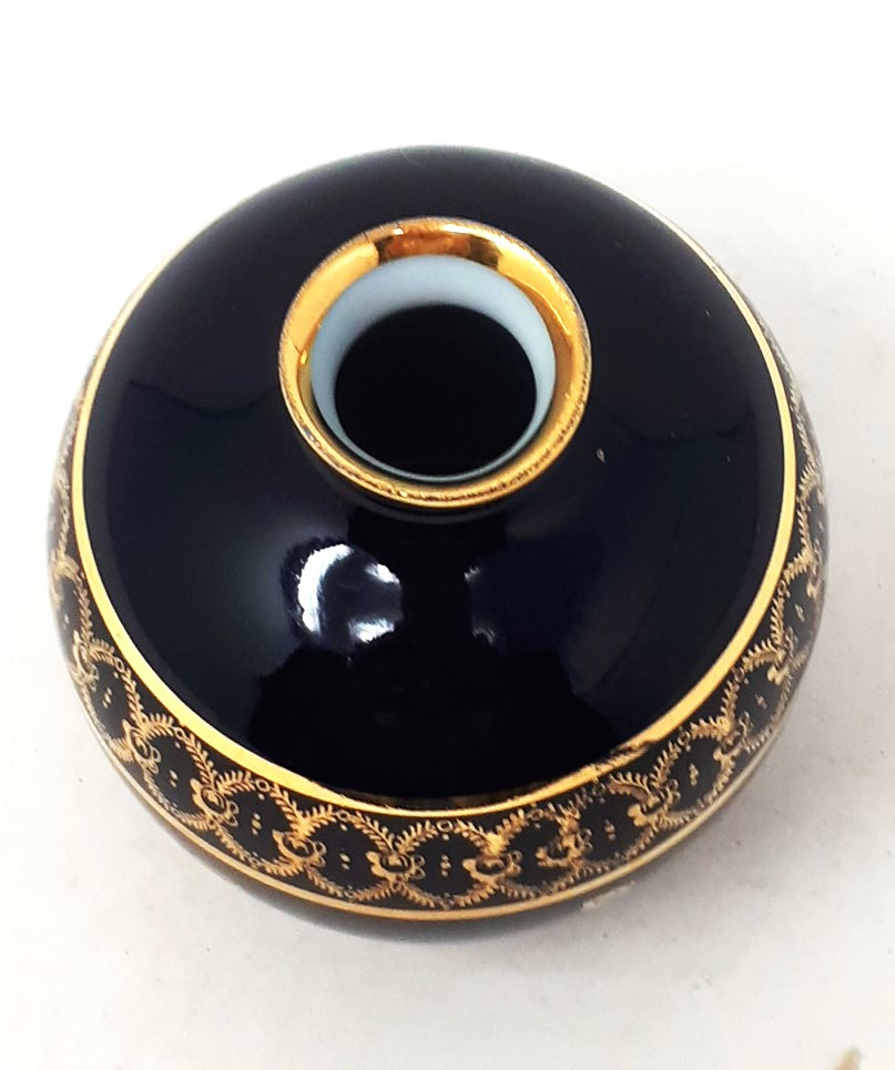 Vase miniature porcelaine de limoges peint main État correct - Vue 2 - 