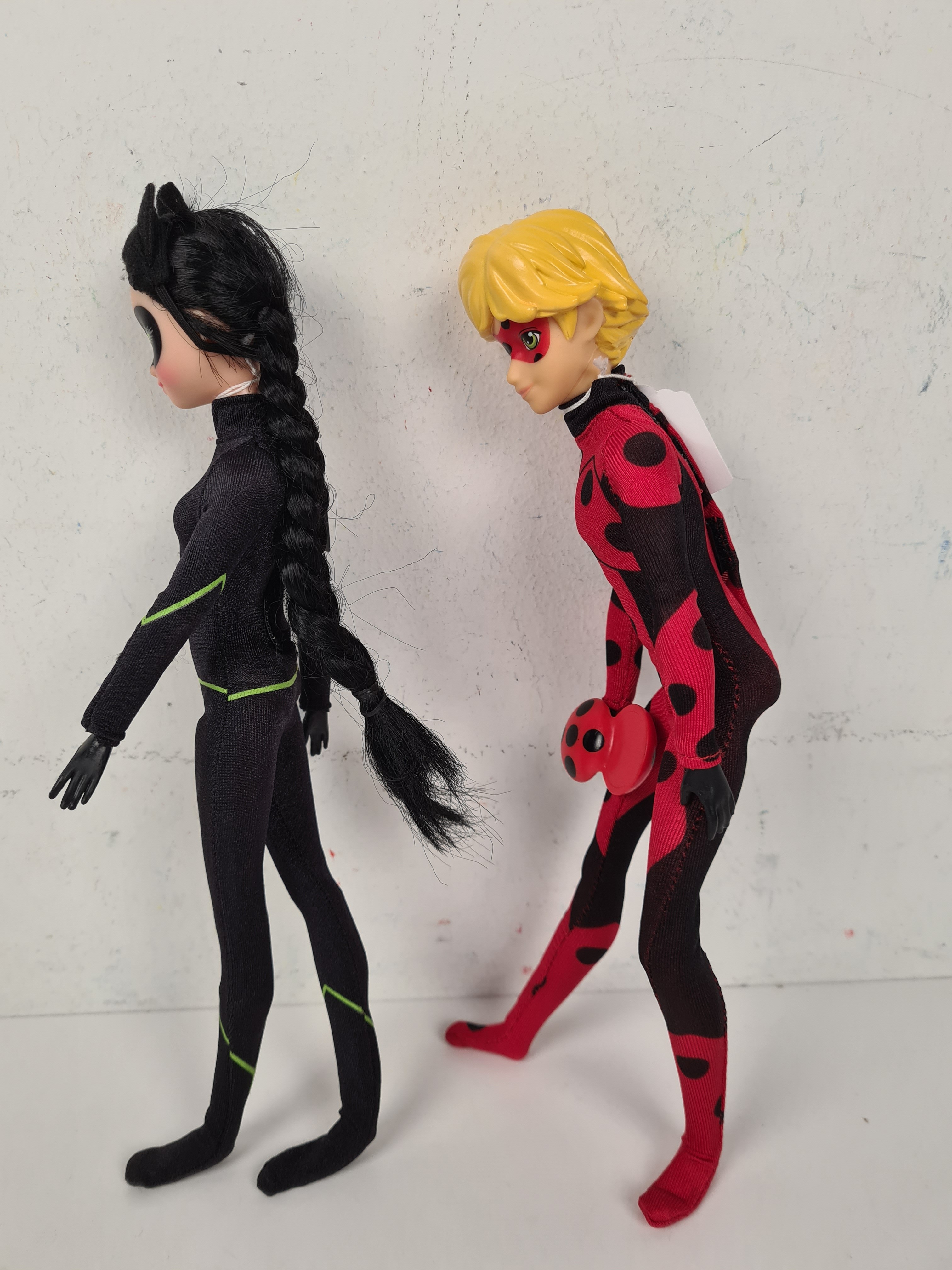 Poupée - Lot de 2 personnages Miraculous - Ladybug et Chat noir - 27cm Bon état - Vue 4 - 