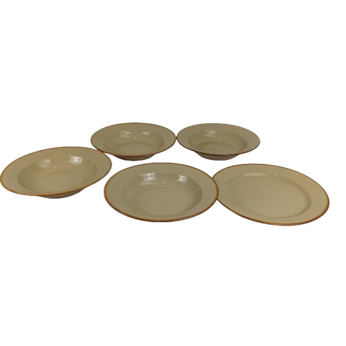 Lot d'assiettes: 4 creuses de 22,5 CM / 1 plate de 24 CM - Photo 0