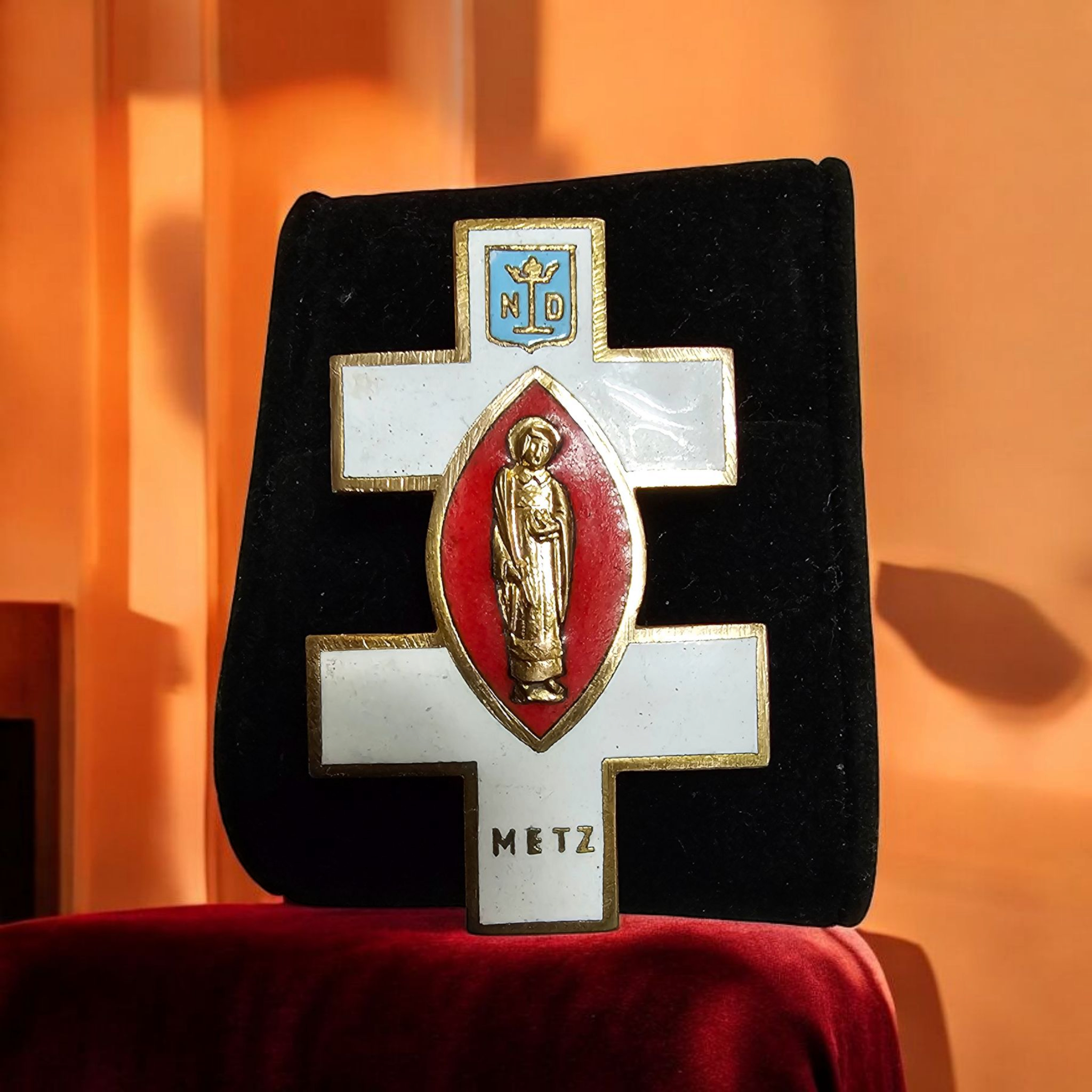 Broche 100% vintage " Croix de Lorraine " Très bon état - Vue 4 - 