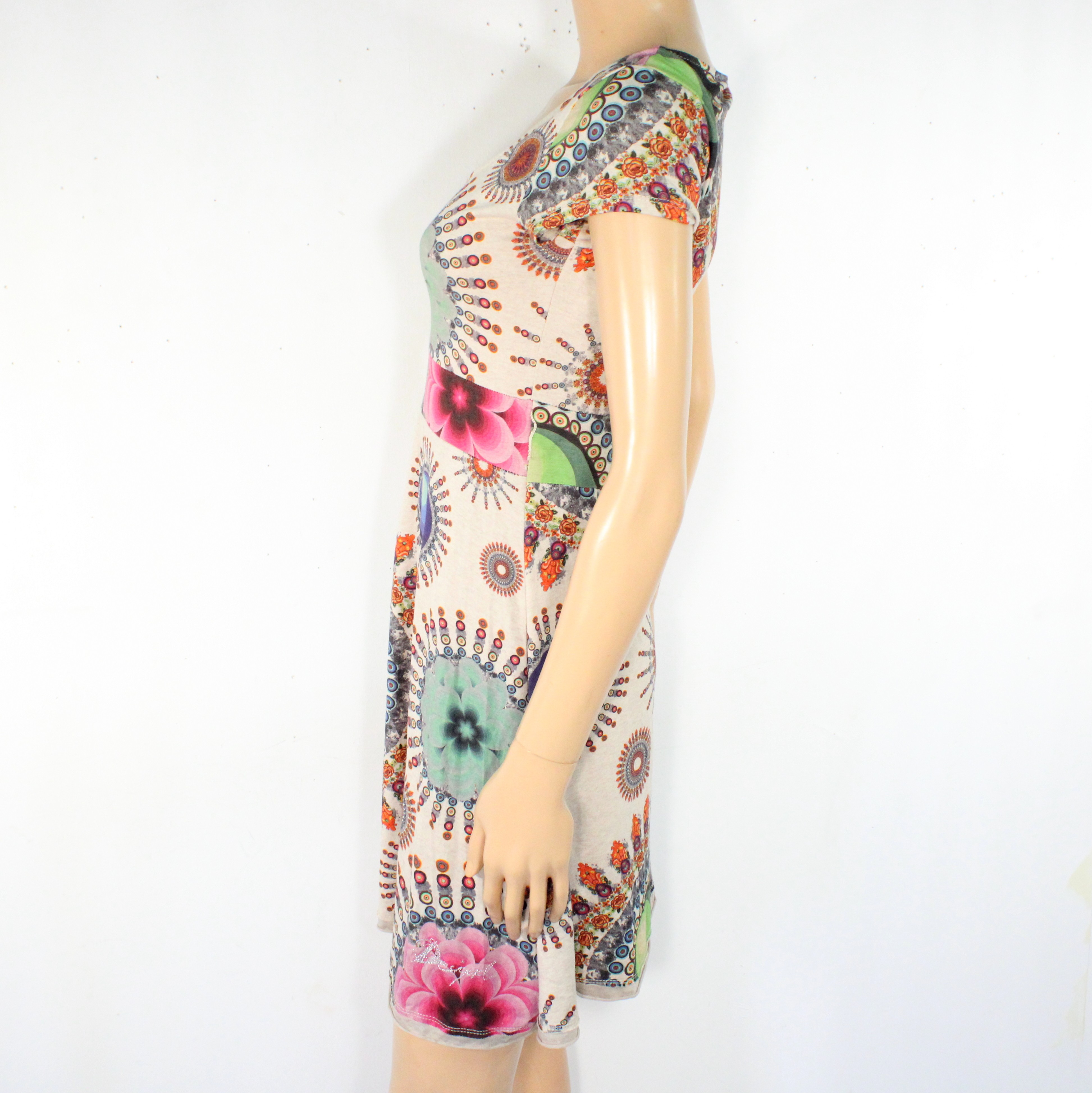 Voir photo 4 de Robe Beige & Multicolore DESIGUAL Taille M Robe Beige & Multicolore DESIGUAL Taille M Très bon état - Vue 4 -