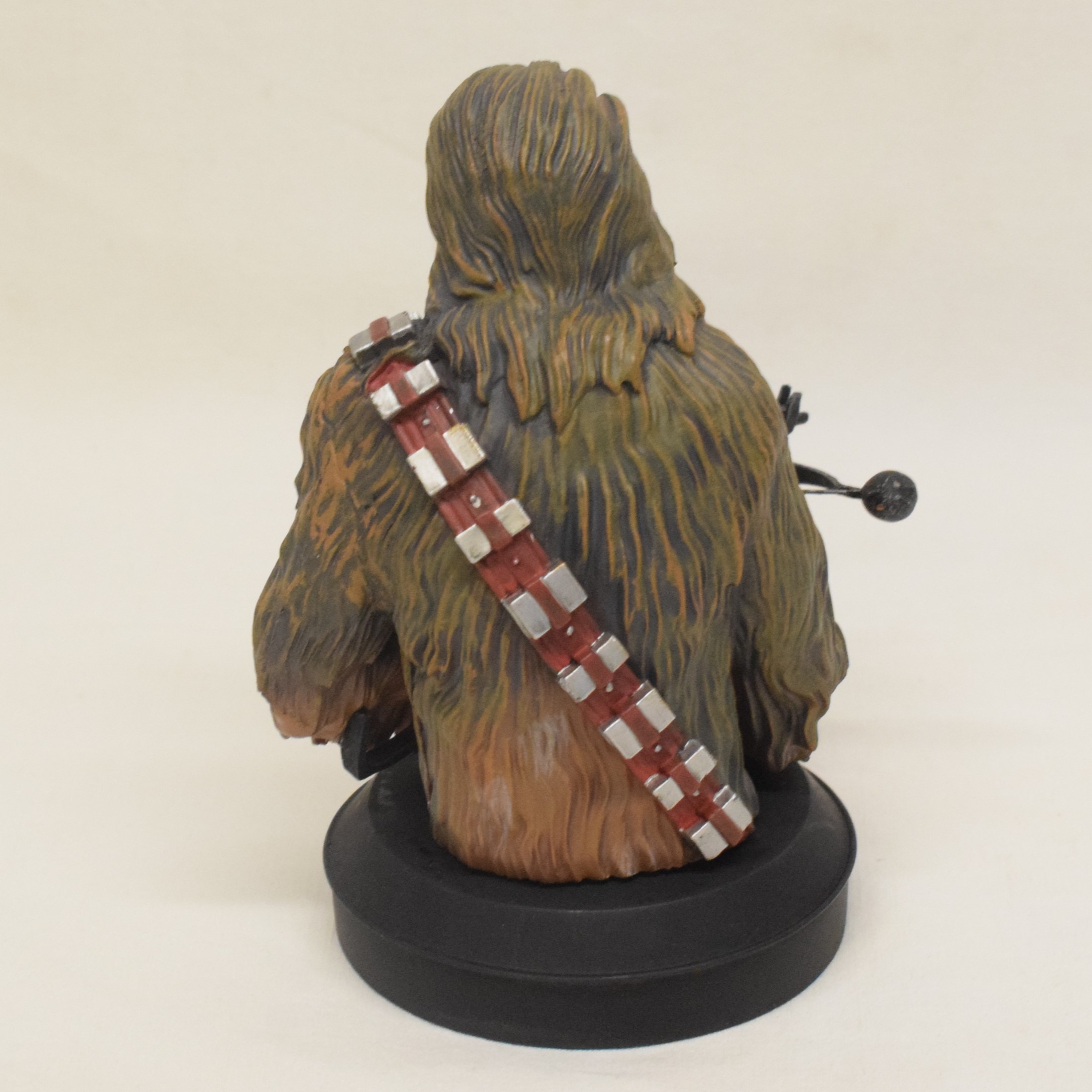 Voir photo 4 de Buste de collection en résine personnage de Chewbacca Disney Lucasfilm 2018 Buste de collection en résine personnage de Chewbacca Disney Lucasfilm 2018 Bon état - Vue 4 -