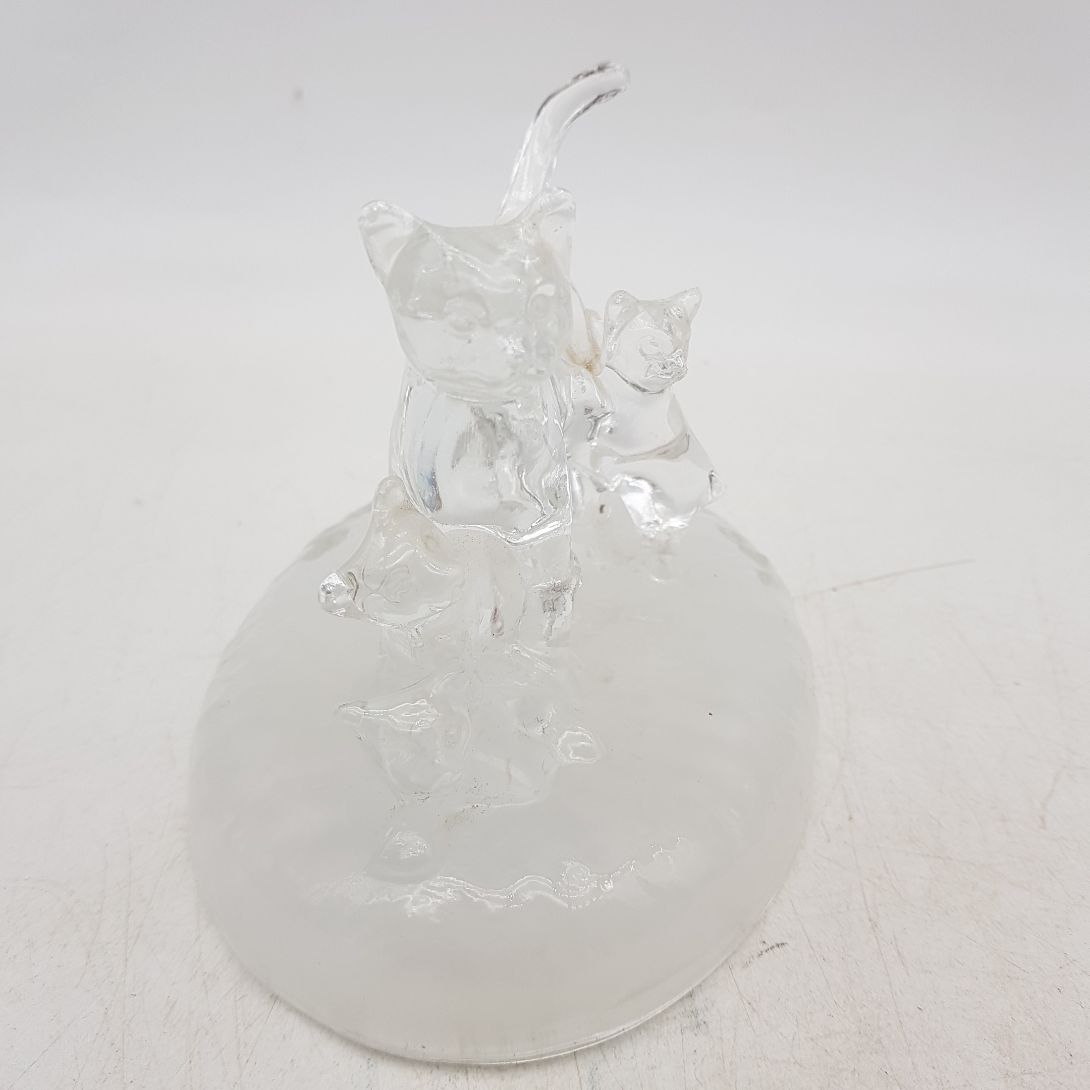 Statuette de chats en verre sur support Bon état - Vue 3 - 