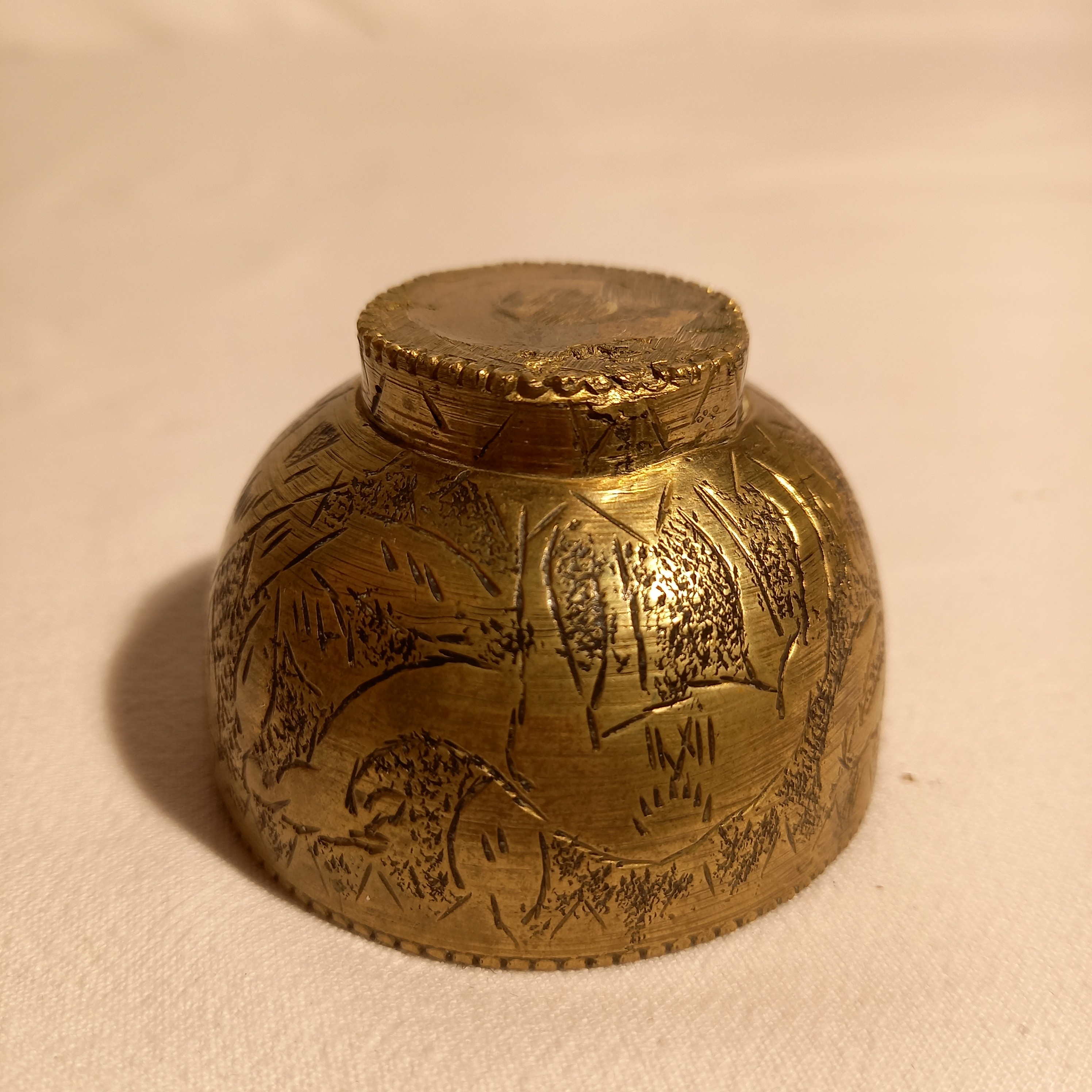 Ancien petite bol en laiton dessin fait à main  - Vue 6 - 