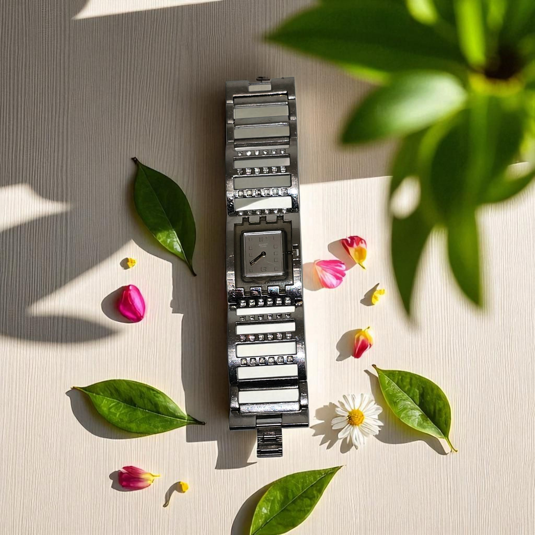 Voir photo 4 de Montre bracelet Swatch Suisse AG 2005 vintage Montre bracelet Swatch Suisse AG 2005 vintage Très bon état - Vue 4 -