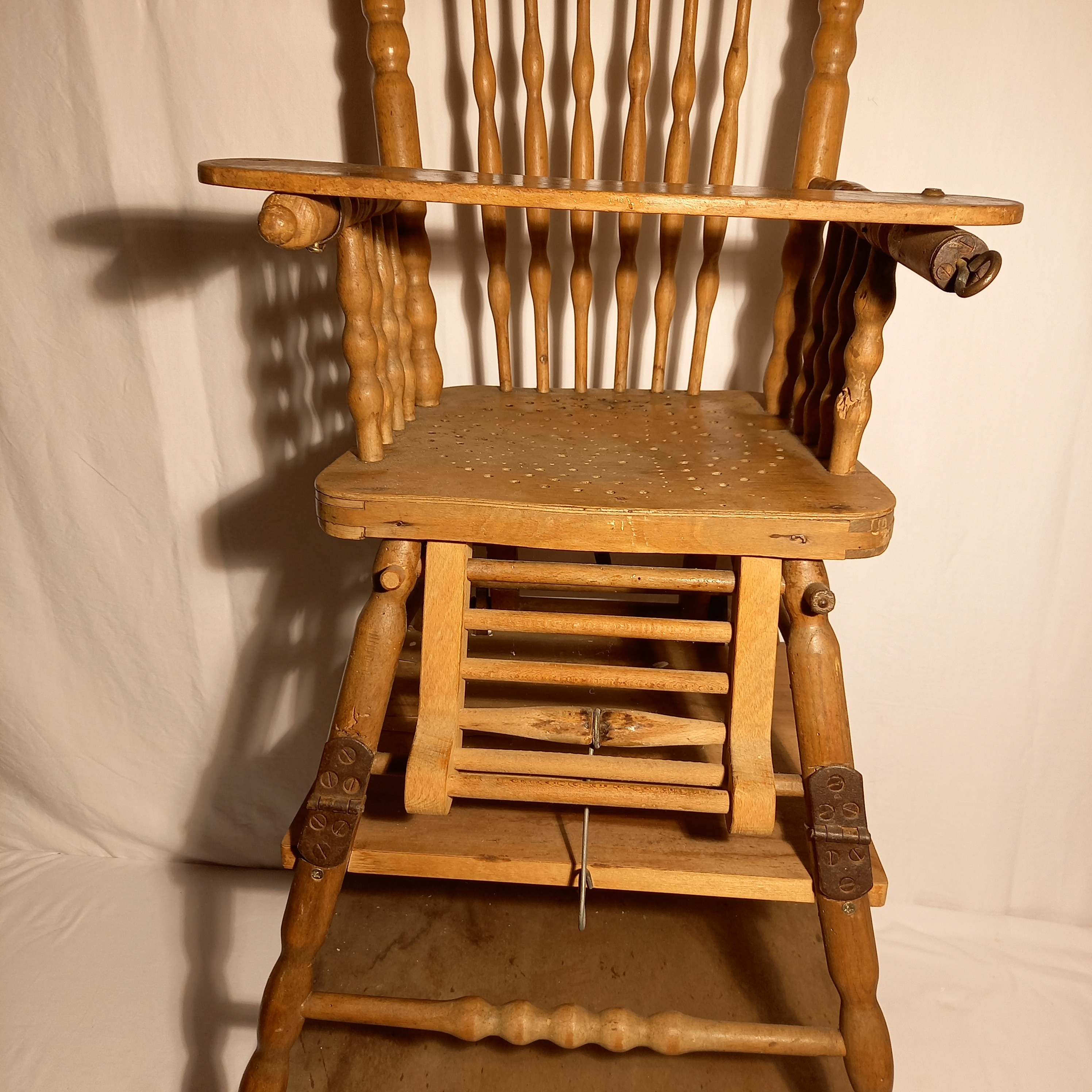 Chaise haute bébé transformable de 1900-1930 en bois - Bon état - Photo 10