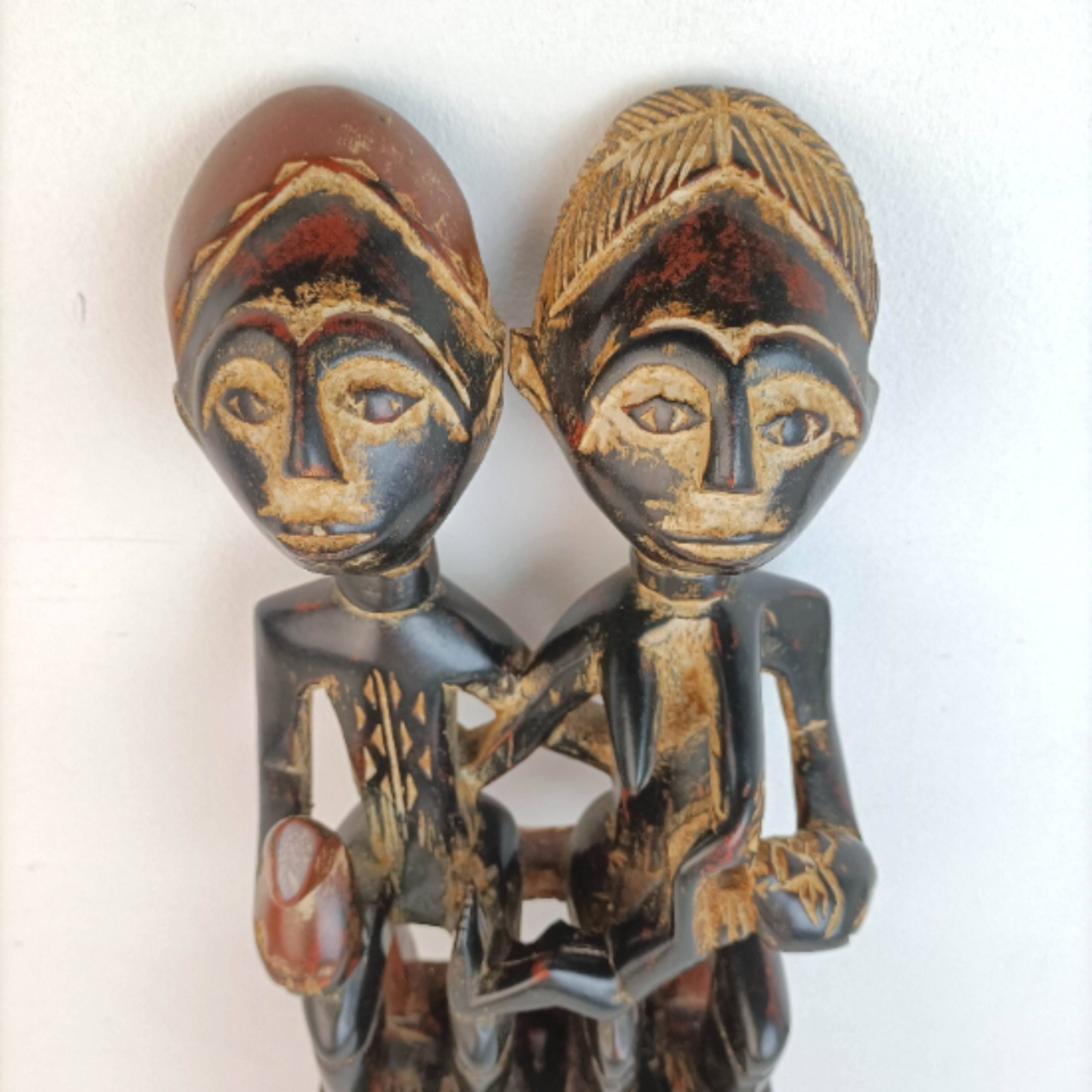 Sculpture statue peigne en bois africain - Photo 2