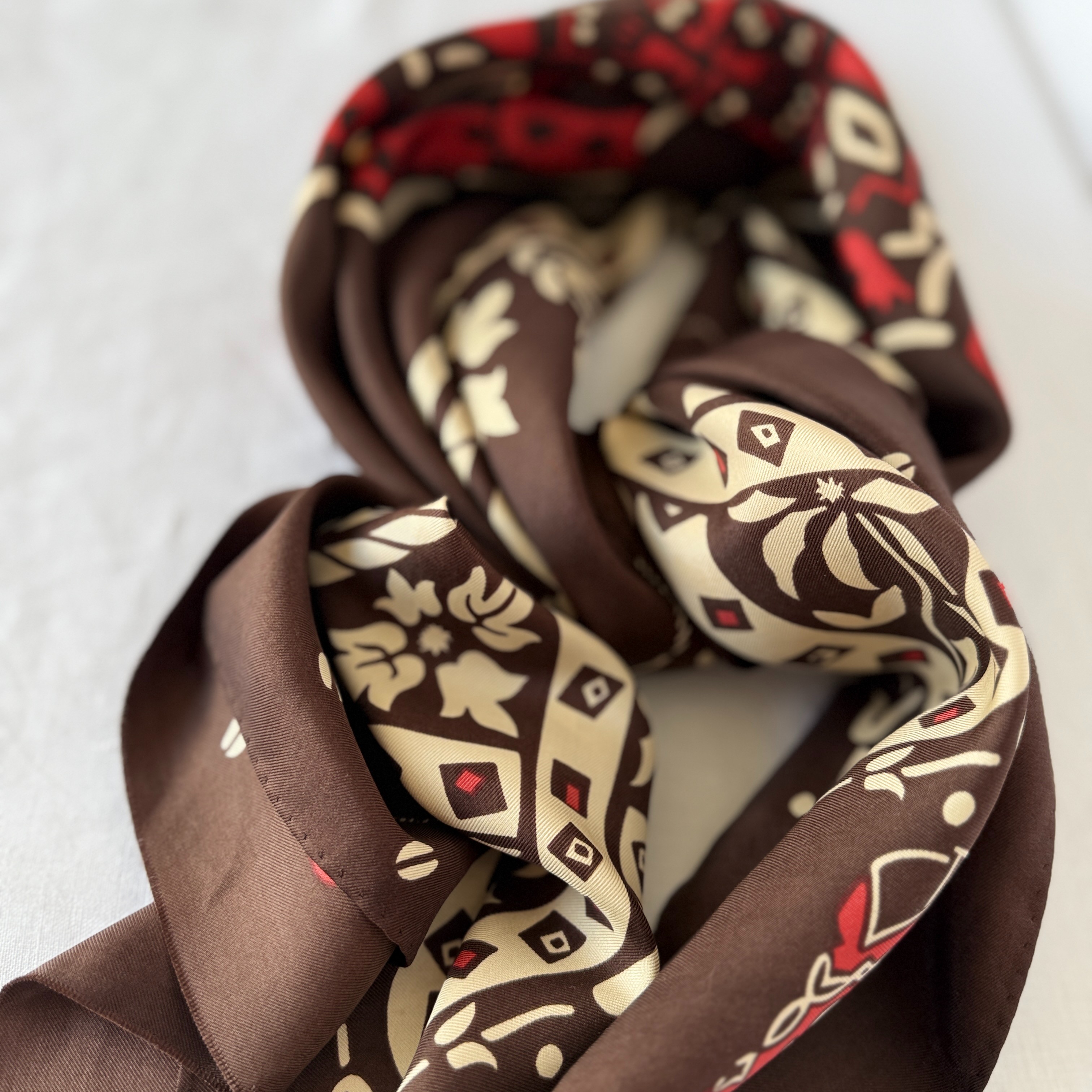 Foulard en soie naturelle - ourlet roulé à la main Bon état - Vue 9 - 