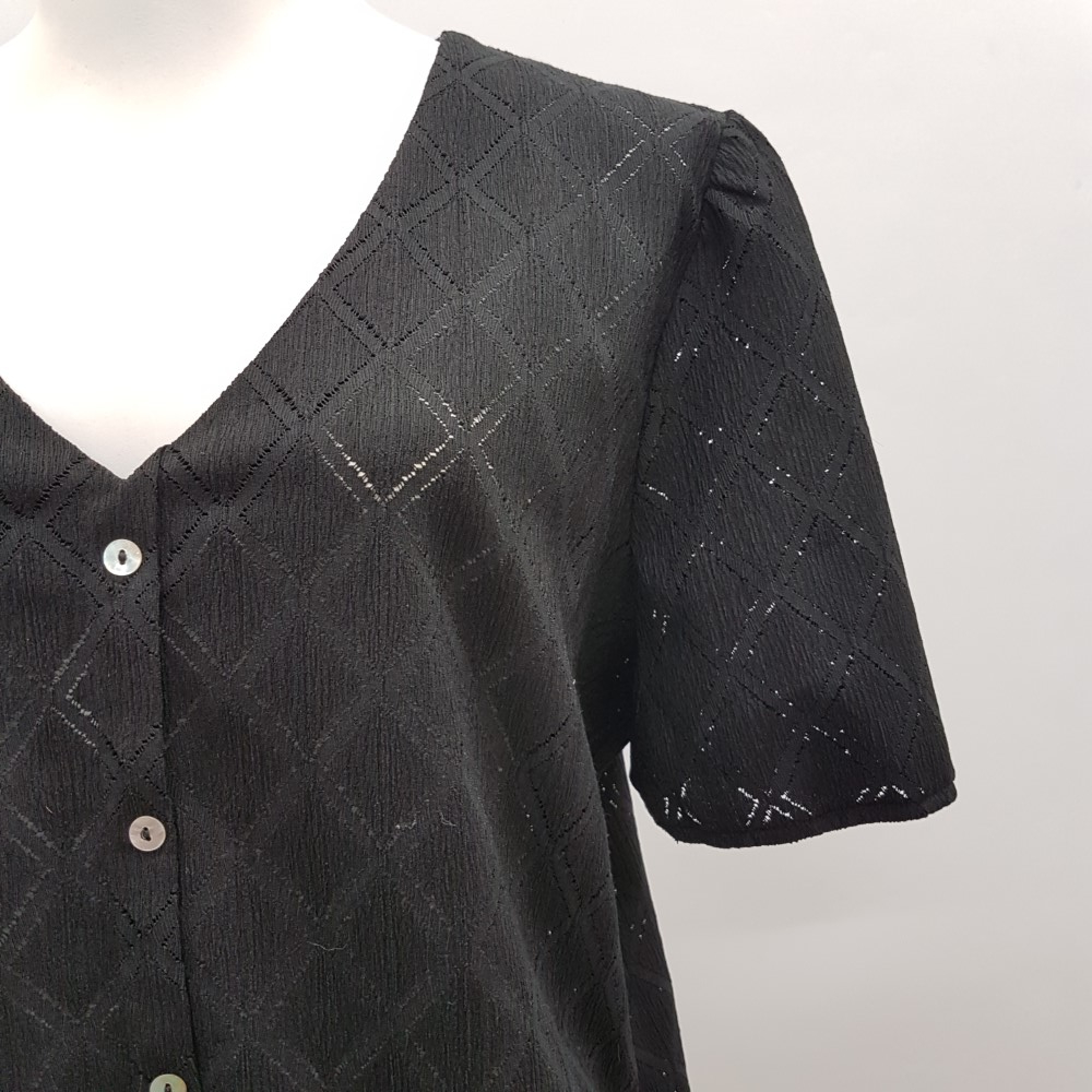 Blouse noire à losanges ajourés - GRAIN DE MALICE - Taille XL - Photo 5