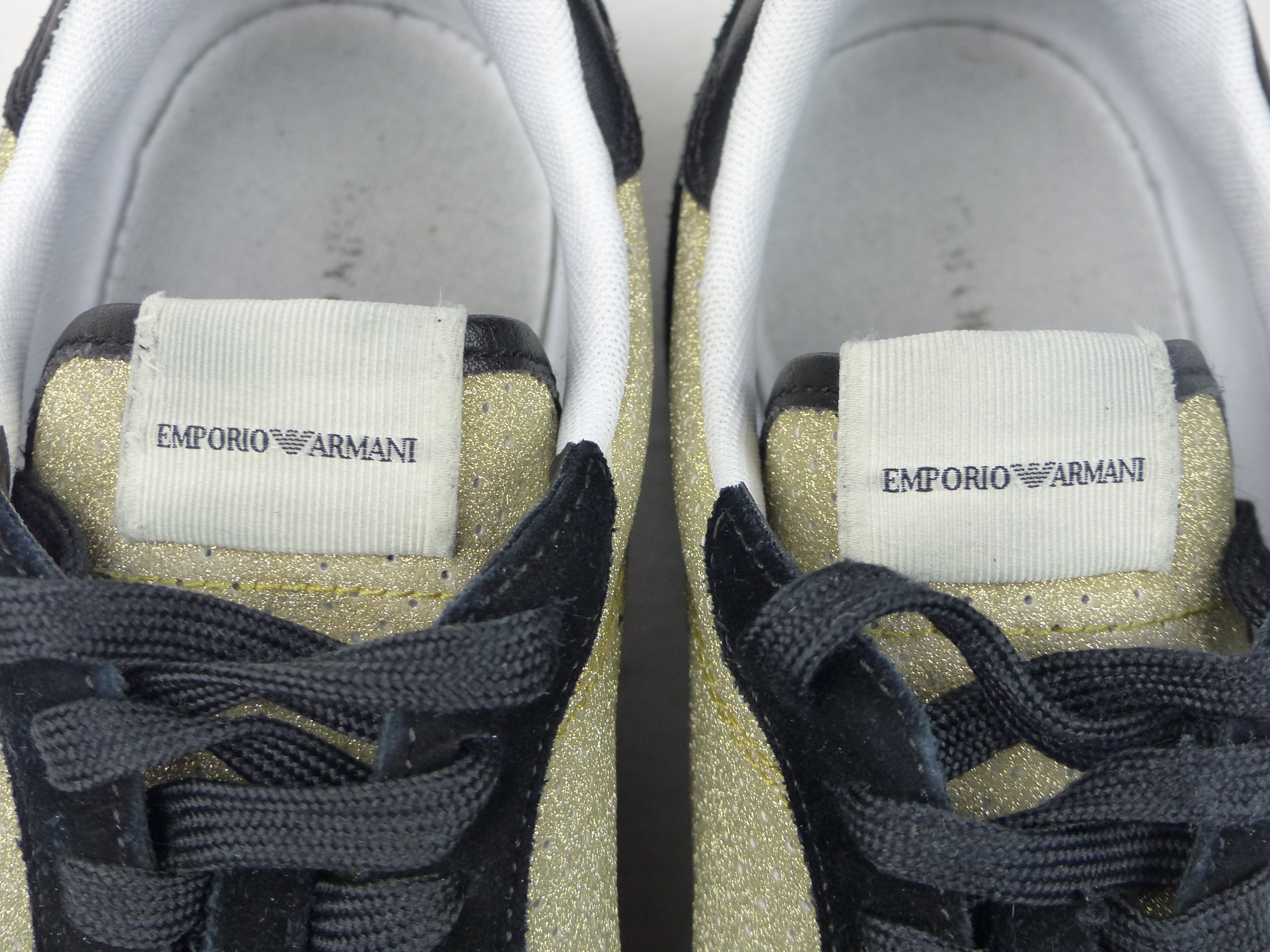 Baskets Emporio Armani Paillettes Or et Cuir/Daim Noir - Photo 7