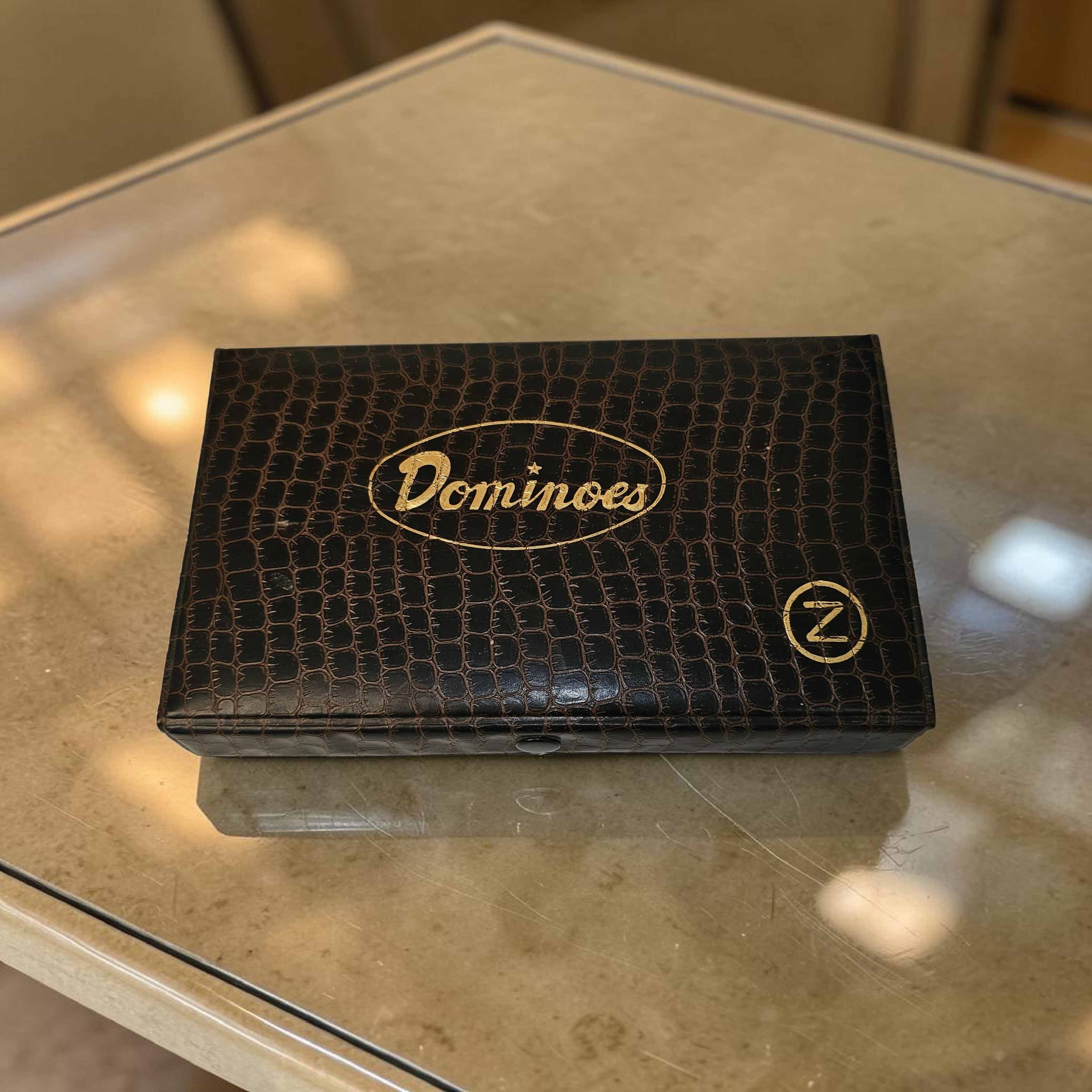 Acheter Jeu complet de 28 dominos de luxe années 90's. - 19,80 € Jeu complet de 28 dominos de luxe années 90's. - reconditionné disponible sur Label Emmaüs