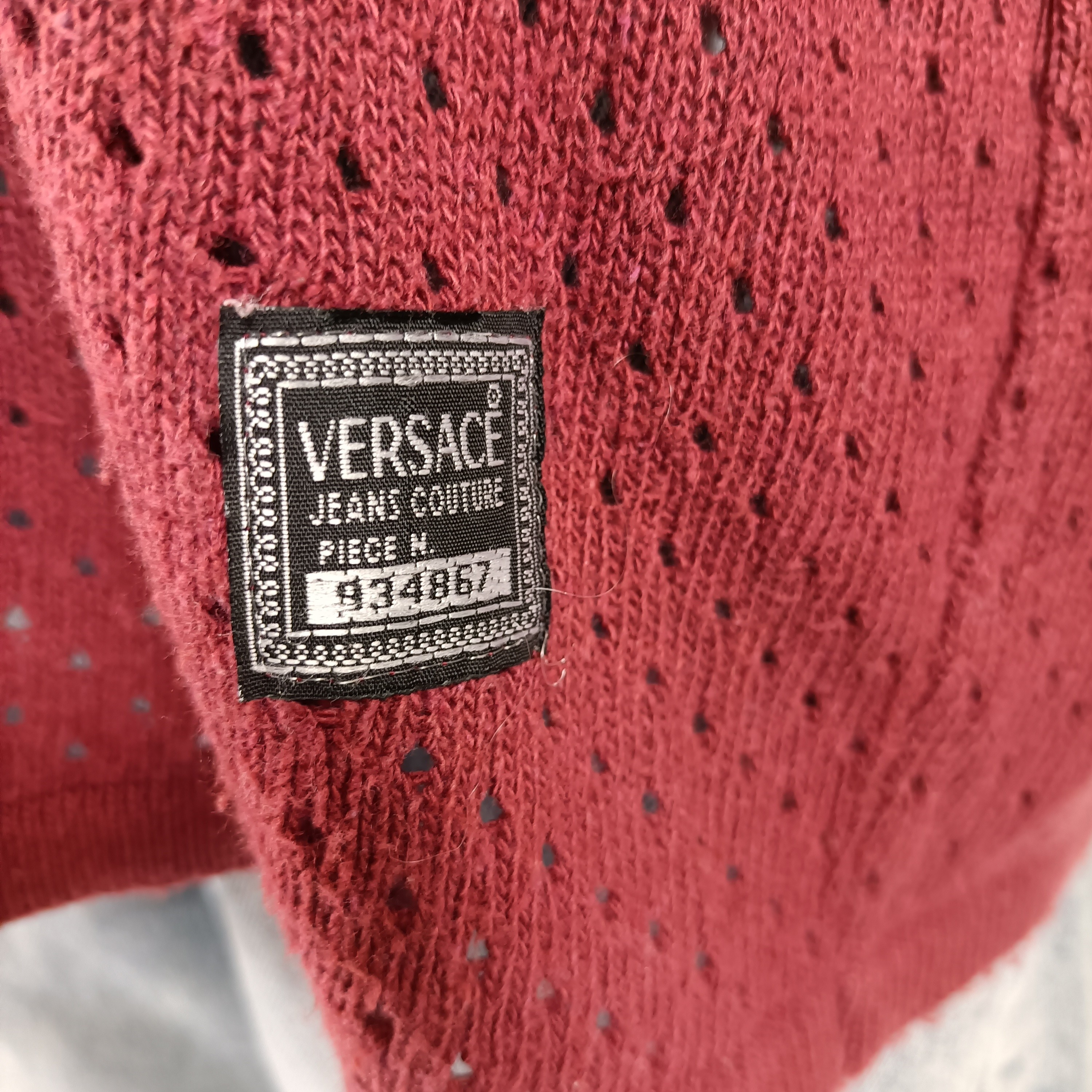 Pull ajouré bordeaux Versace Jeans Couture en coton, coupe ample et col V tendance Comme neuf - Vue 6 - 