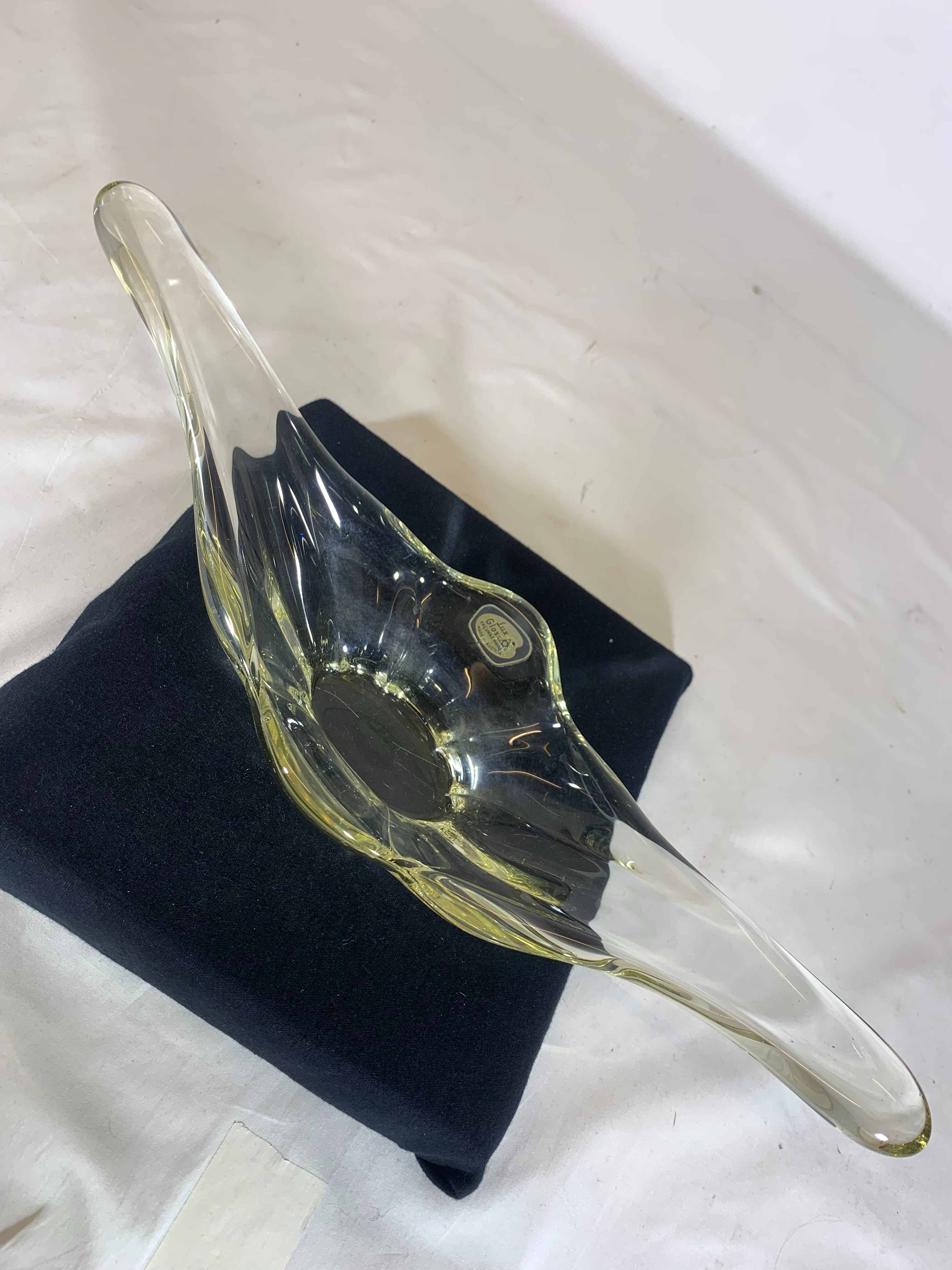 Voir photo 3 de Grande coupe en cristal vintage annees 60 faconné main lux glass Grande coupe en cristal vintage annees 60 faconné main lux glass Très bon état - Vue 3 -