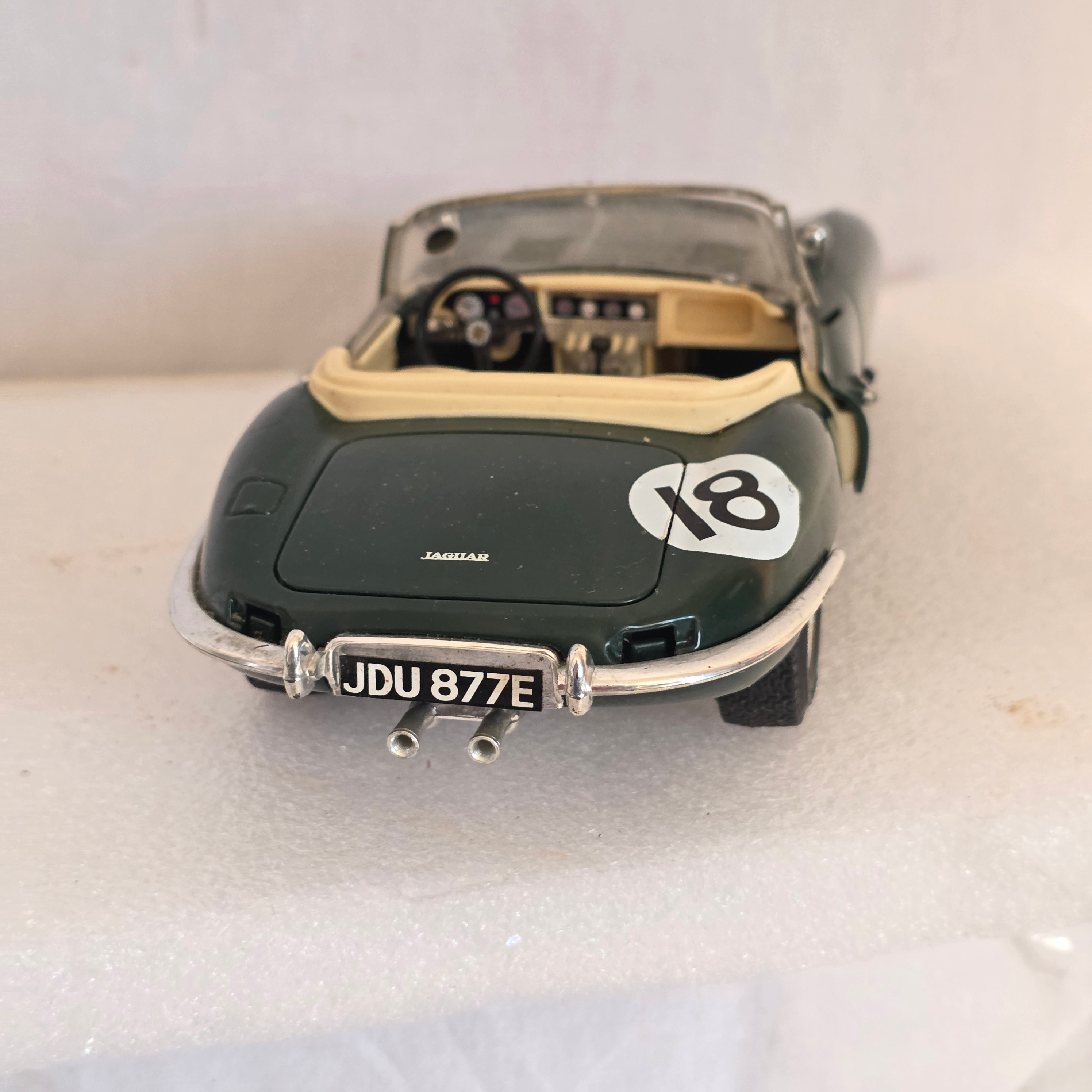 Miniature Jaguar E 1961 Cabriolet – 1/18 Burago, Kit Monté, Rallye Tour De France