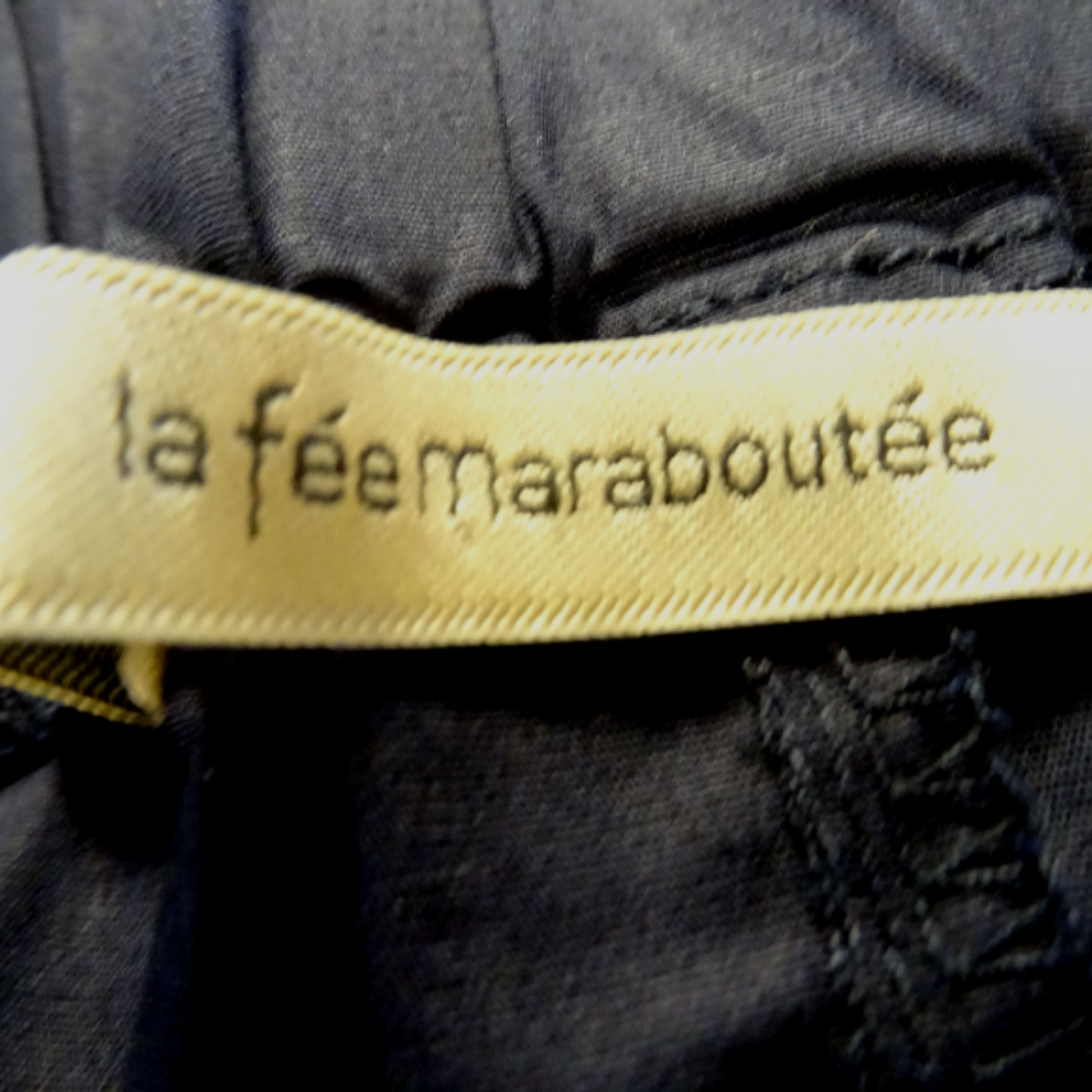 Pantalon femme " La féé maraboutée " bleu marine taille 46. Très bon état - Vue 7 - 