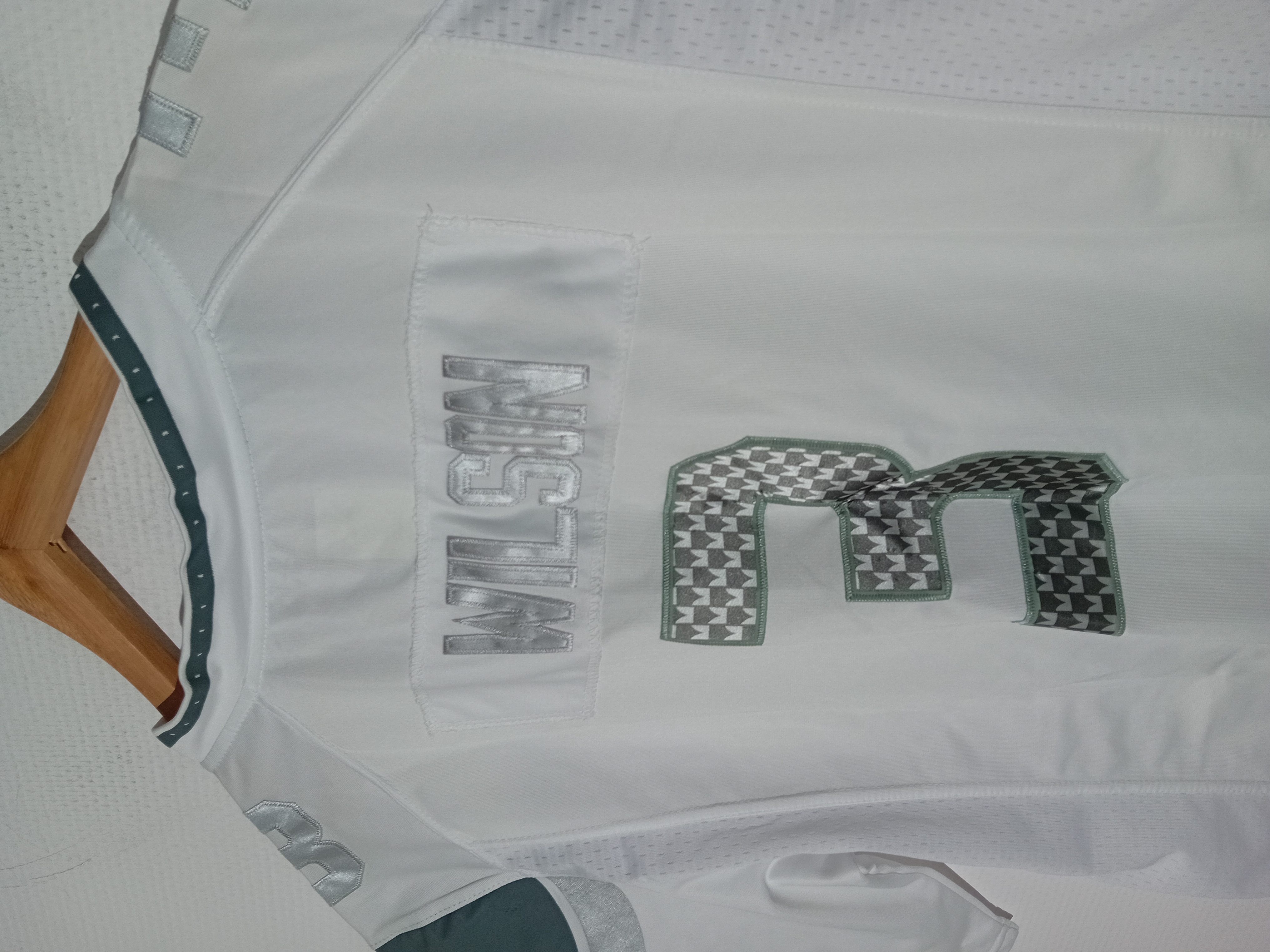 Voir photo 5 de Maillot Nike Nfl Seahawks Wilson #3 L (T3678) Maillot Nike Nfl Seahawks Wilson #3 L (T3678) Très bon état - Vue 5 -