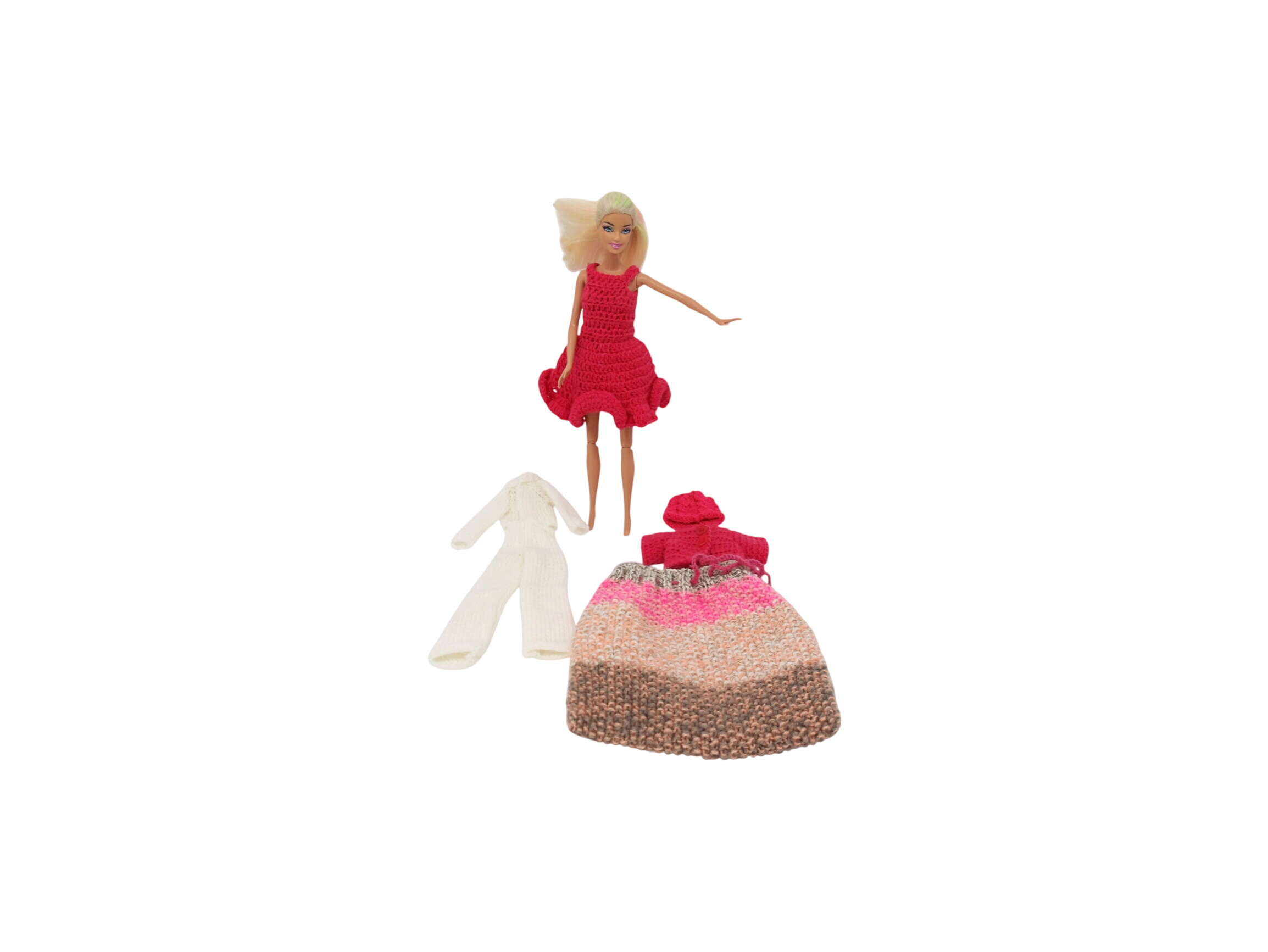 Barbie et différentes tenues Très bon état -  reconditionné disponible sur Label Emmaüs