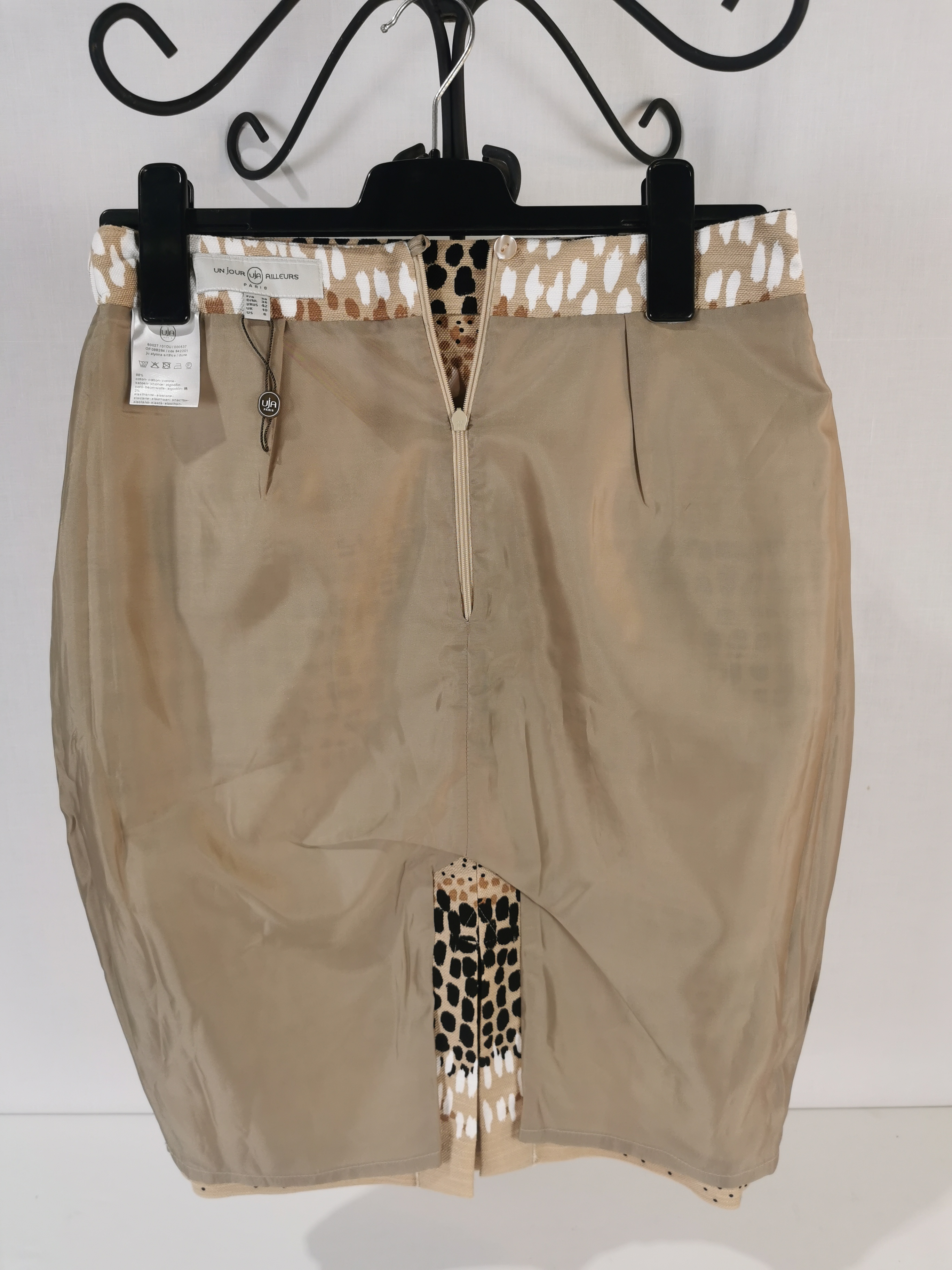 Voir photo 4 de Jupe à motifs - Un Jour Ailleurs - taille 38 Jupe à motifs - Un Jour Ailleurs - taille 38 Très bon état - Vue 4 -